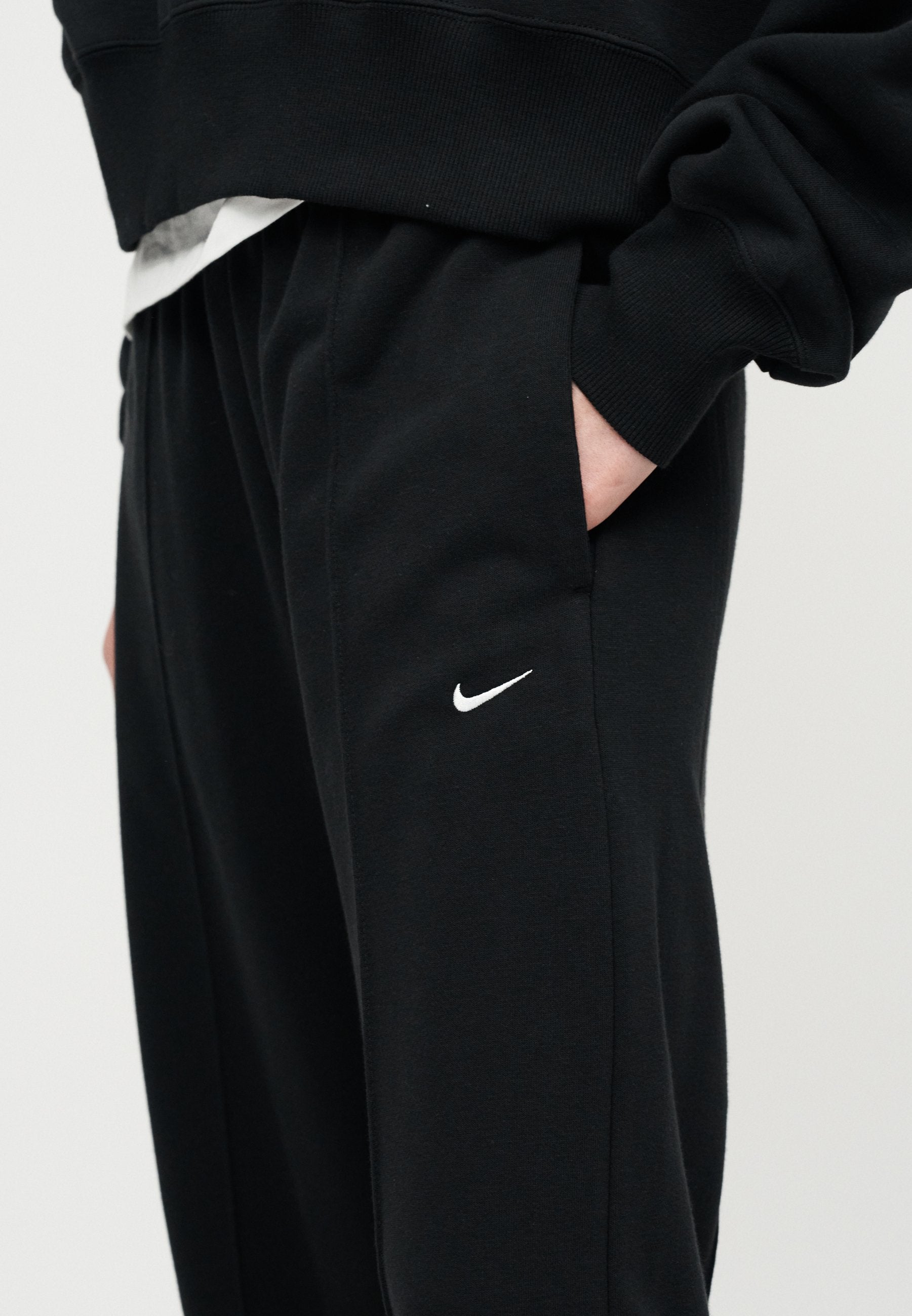 Tracksuit bottoms - black