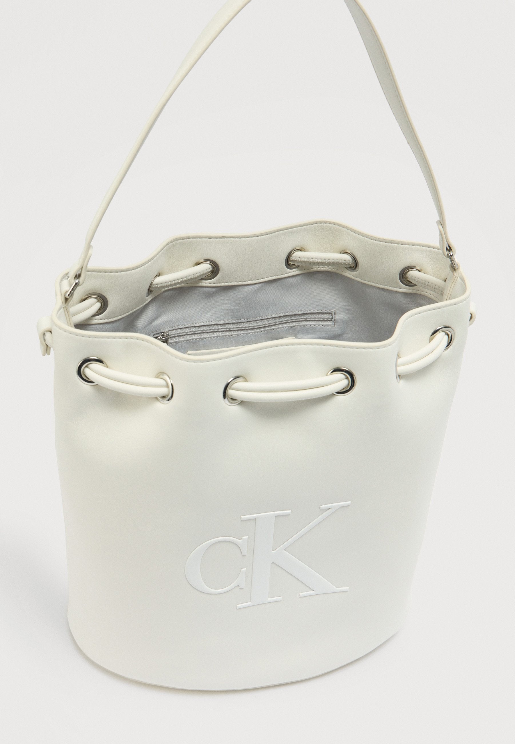 BOLD BUCKET BAG - Handbag - white alyssum