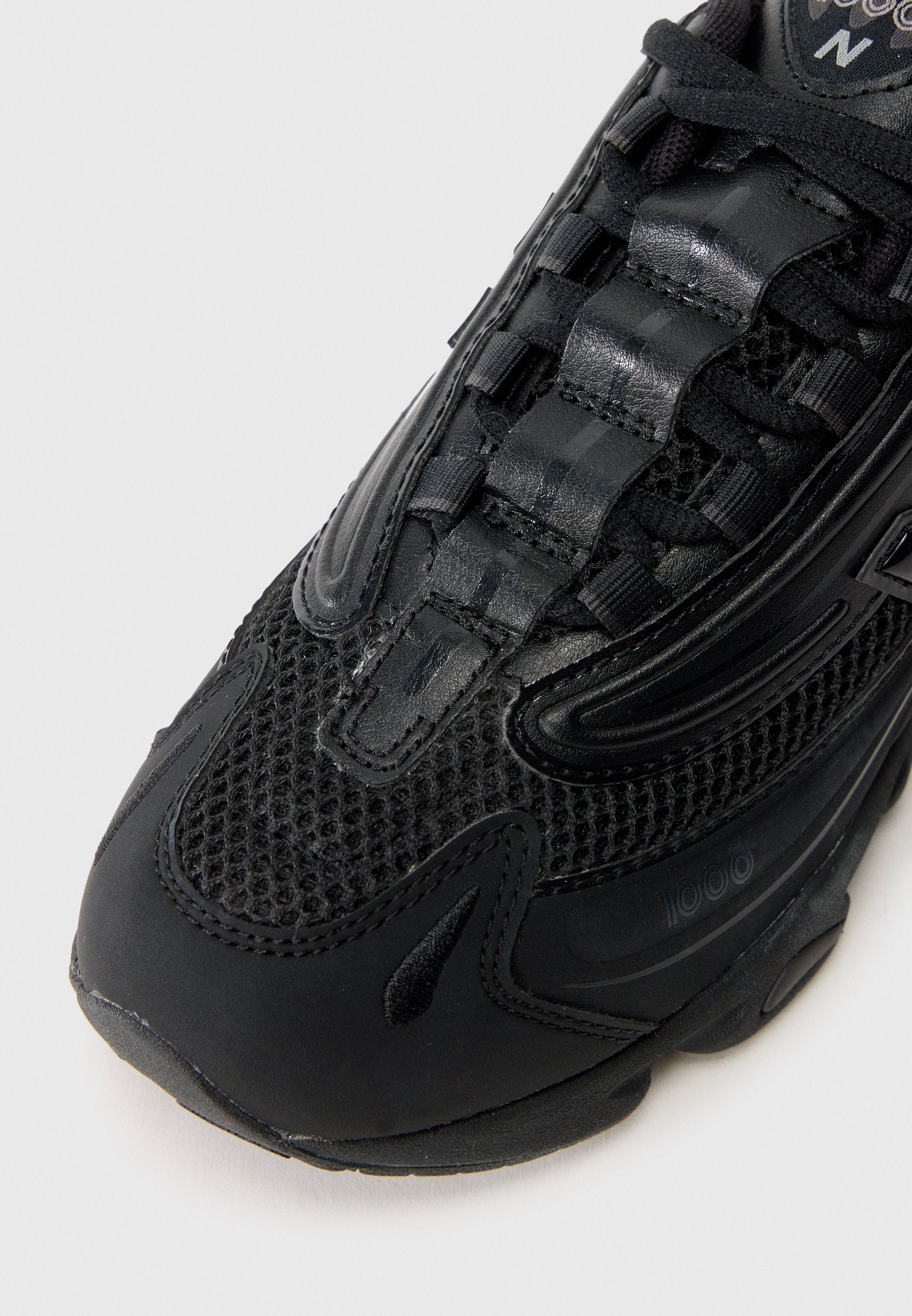 1000 UNISEX - Trainers - black