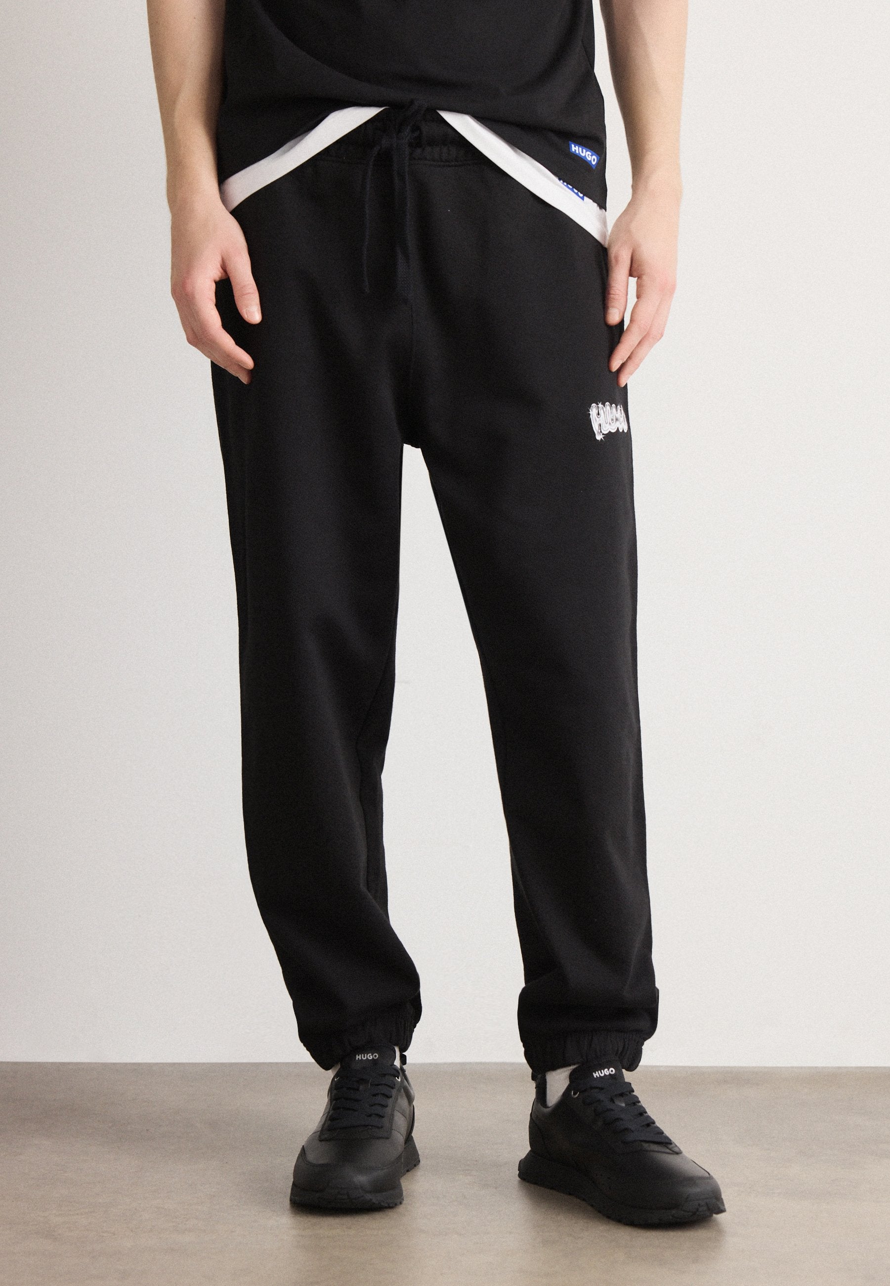 NYROTRO - Tracksuit bottoms - black