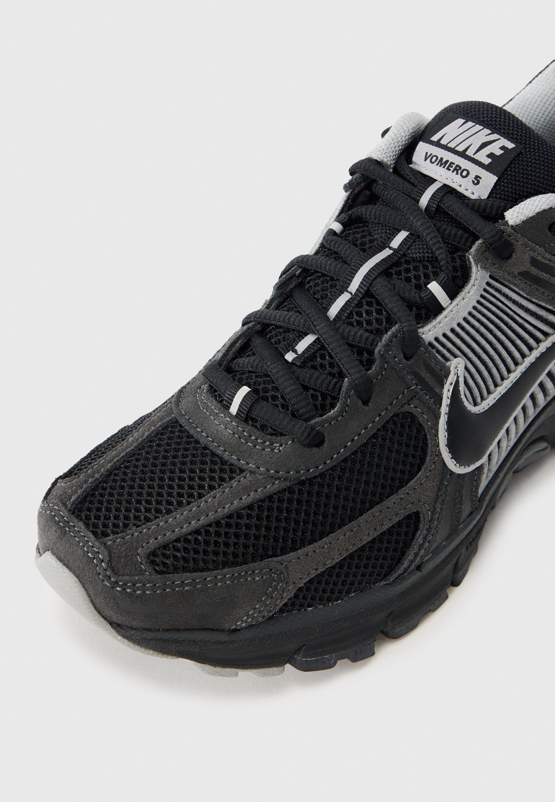 ZOOM VOMERO - Trainers - anthracite/black/chrome/silver-coloured