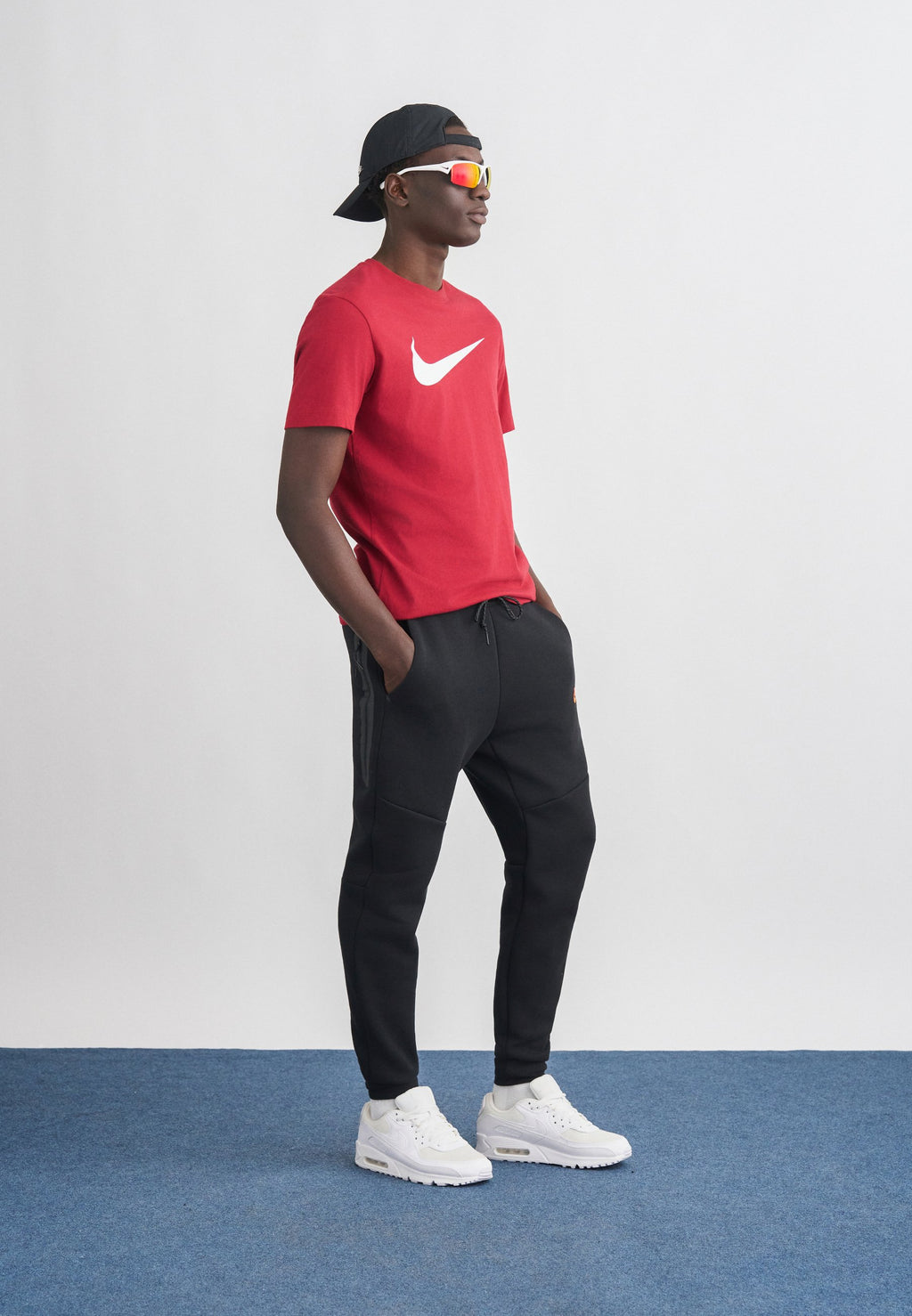 Tracksuit bottoms - black/hyper crimson
