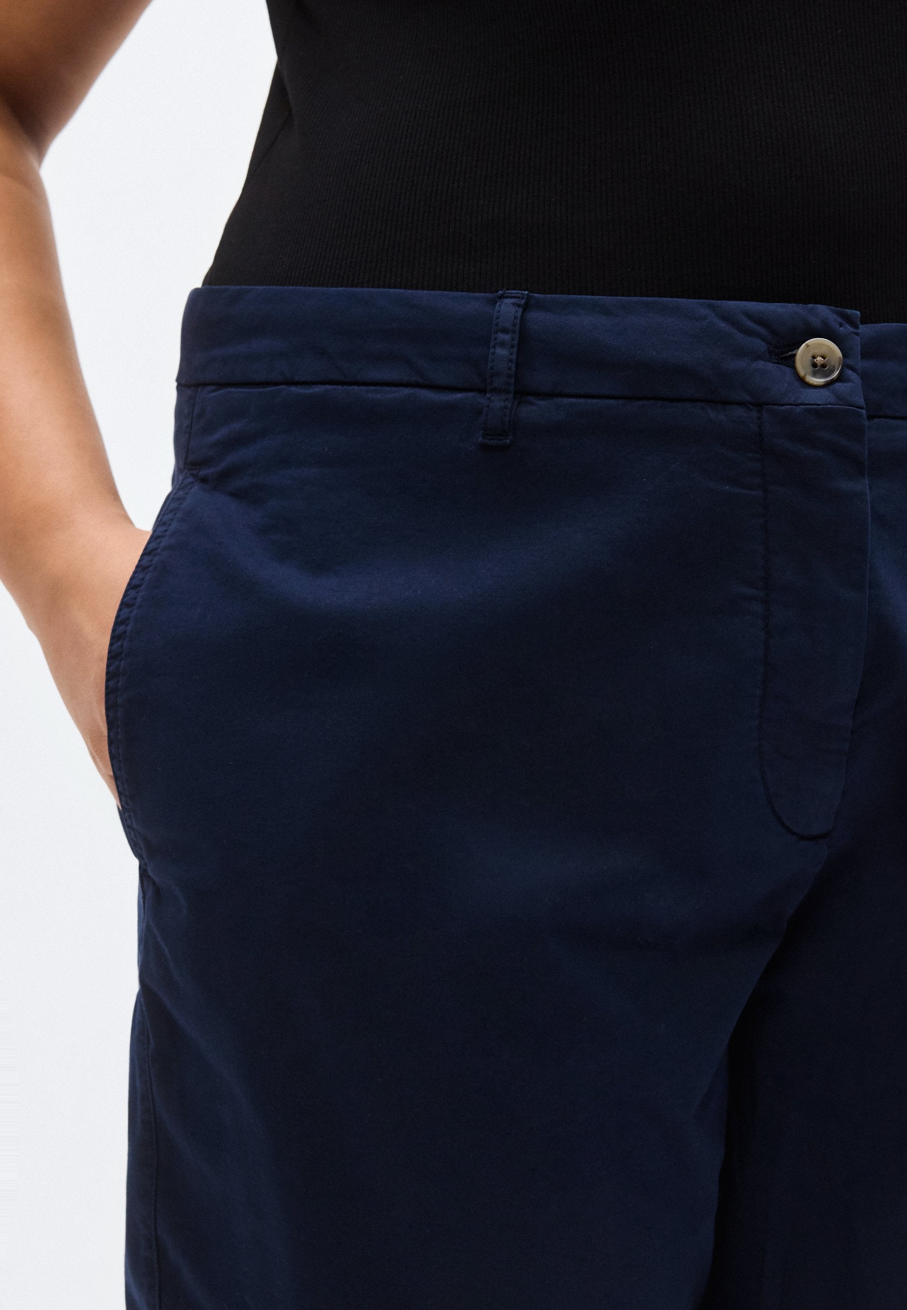 SHORT CHINO SLIM DÉLAVÉ CURVÉ - Shorts - bleu nuit foncé