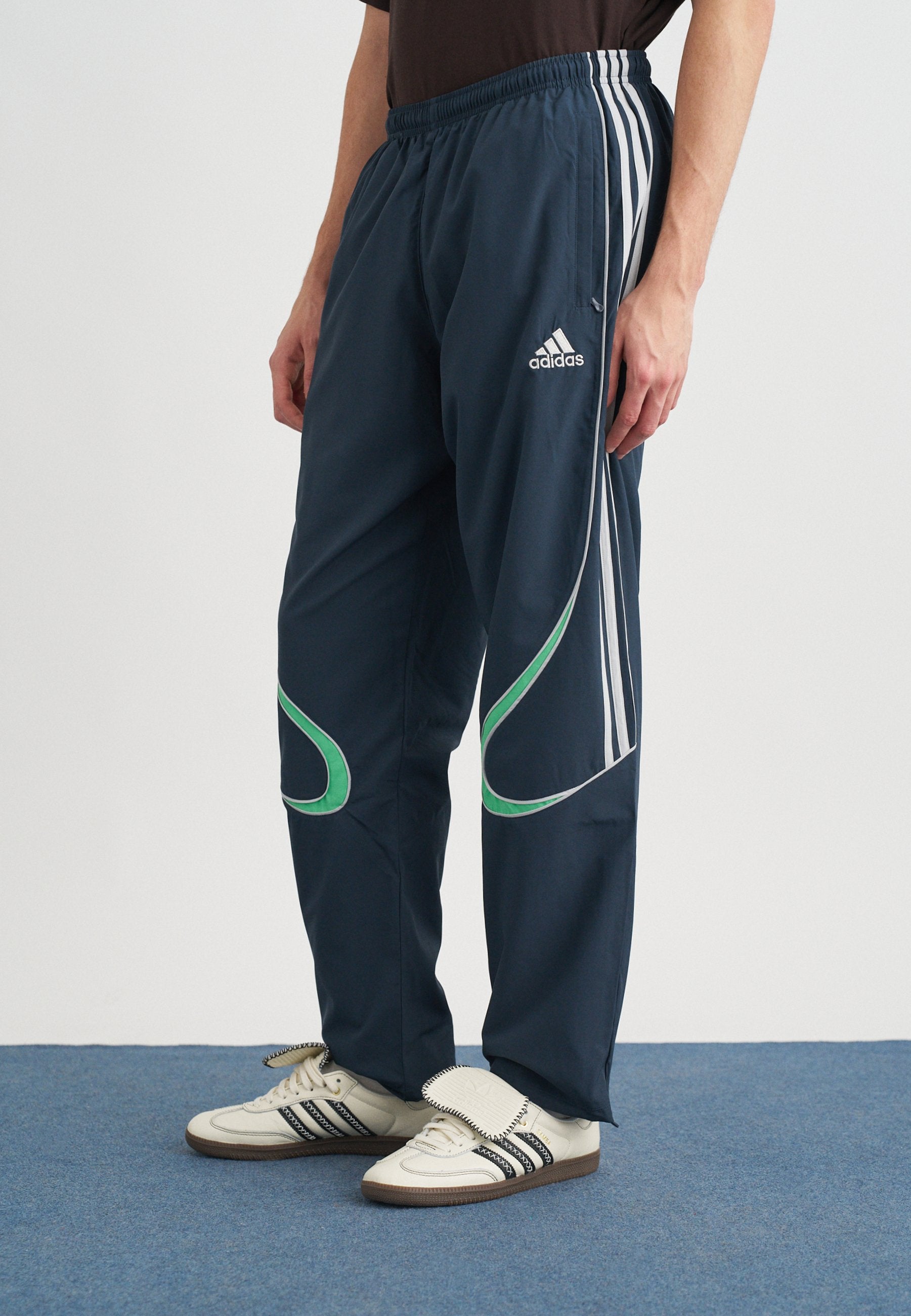 TEAMGEIST - Tracksuit bottoms - aurora ink