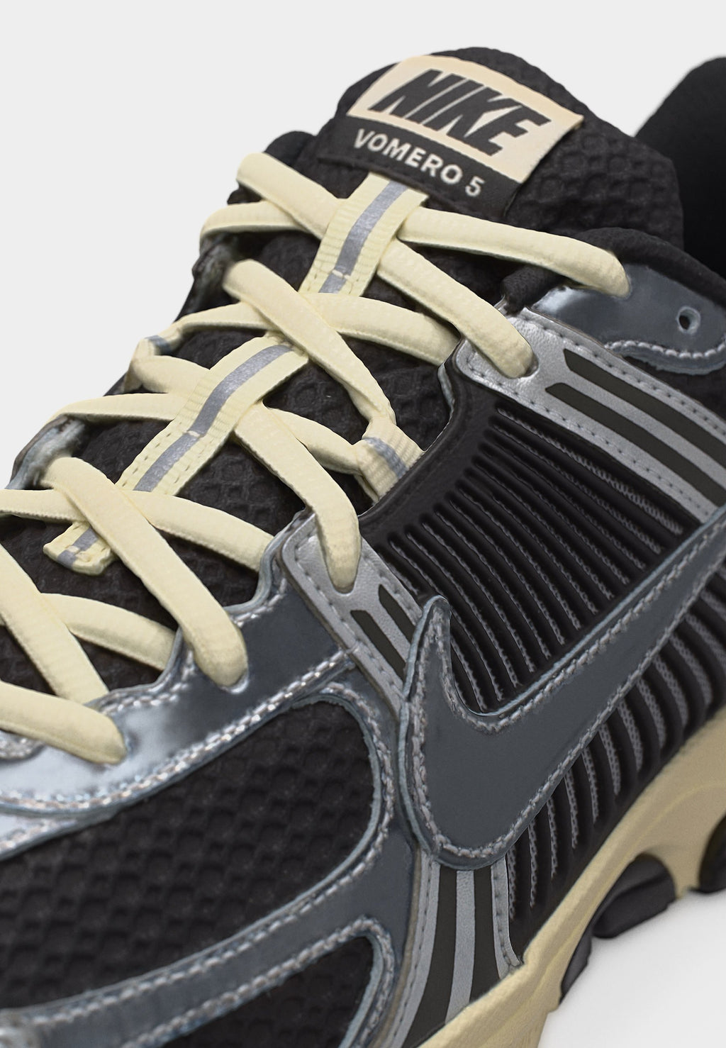 ZOOM VOMERO 5 SE - Trainers - black/metallic silver-coloured/coconut milk/white