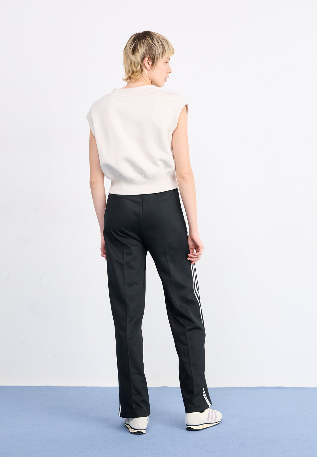 CLASSIC - Tracksuit bottoms - black/white
