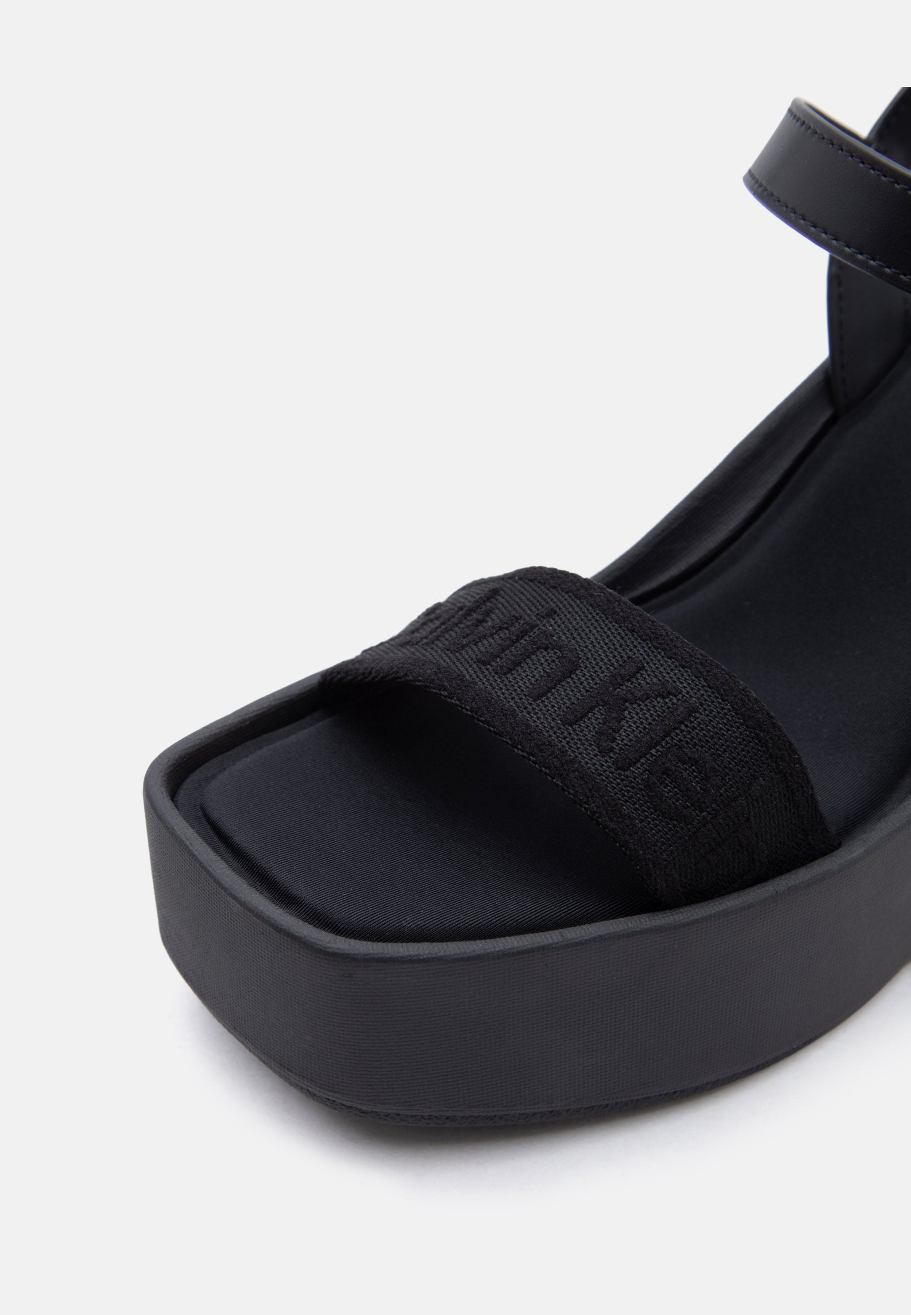 Platform sandals - triple black