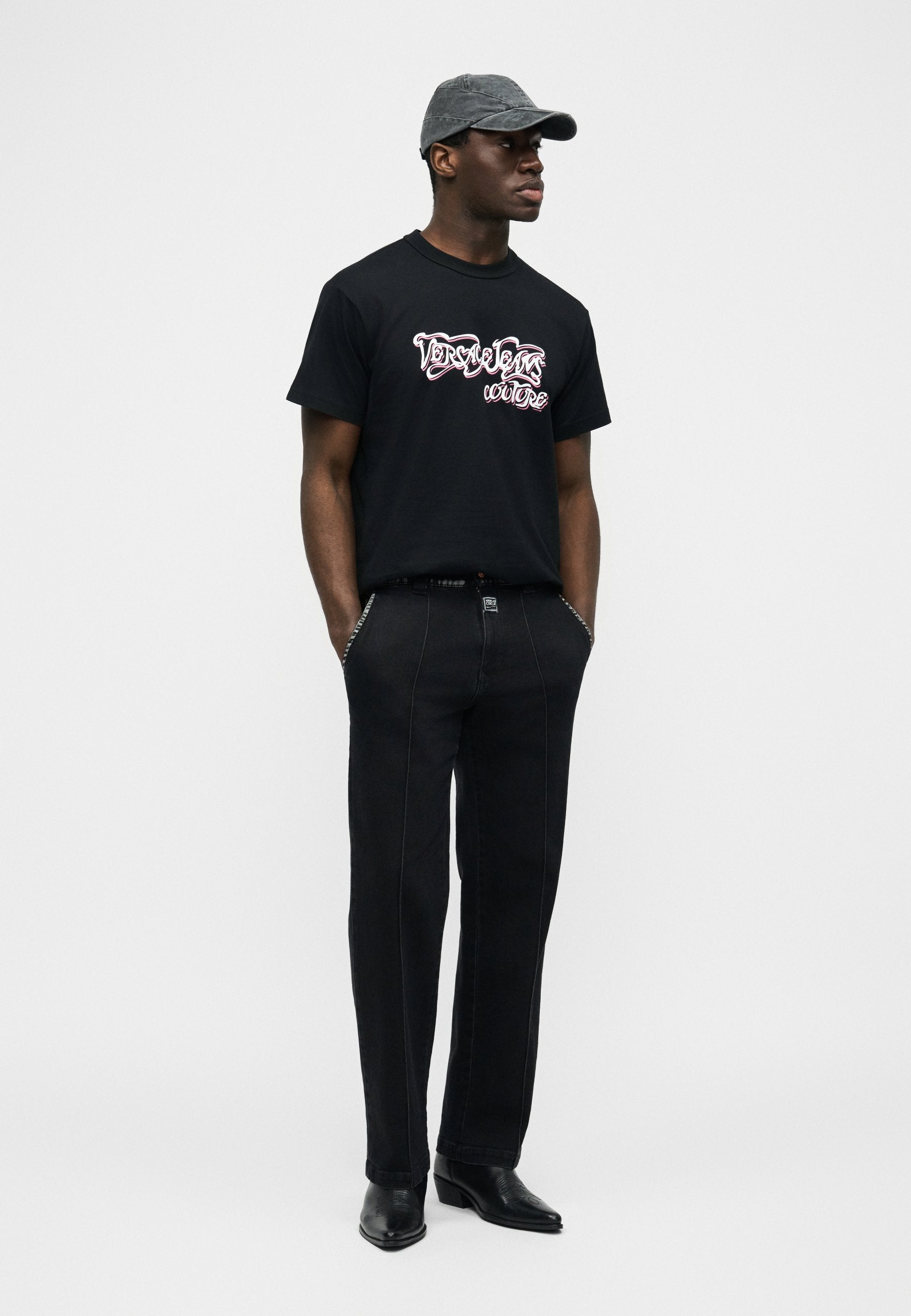 LOGO CURVED - Print T-shirt - black