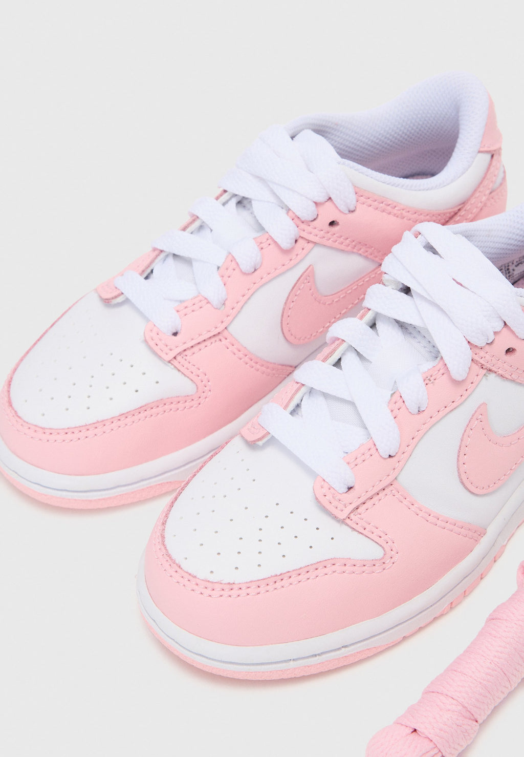 حذاء DUNK LOW UNISEX - رياضي - أبيض/وردي فاتح متوسط/أبيض