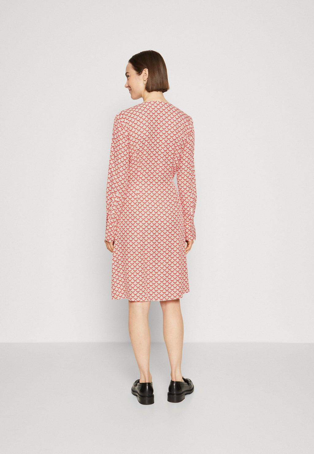 SEAL KNEE DRESS - Day dress - varsity seal/daring scarlet