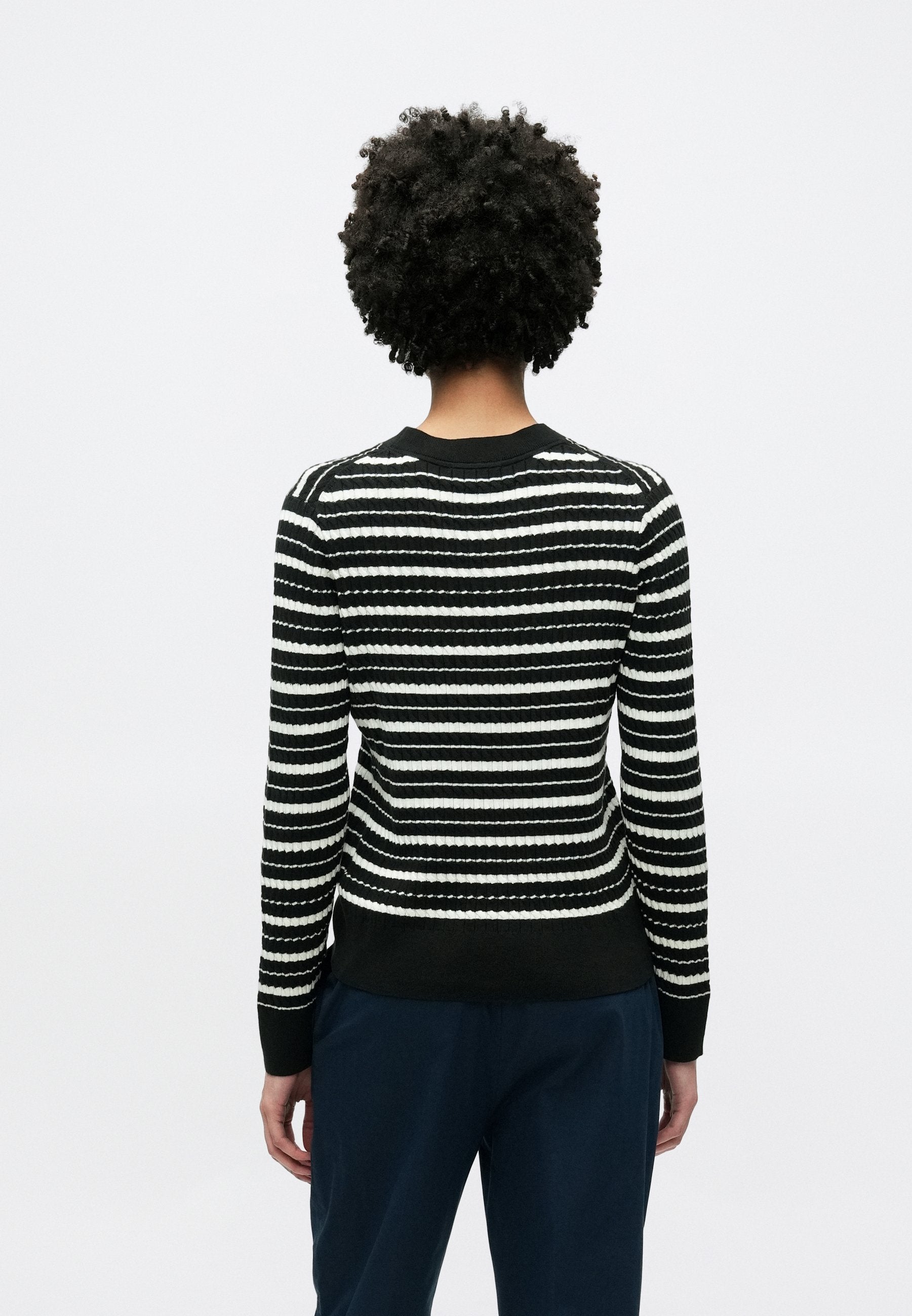PULL FIN À MAILLES TORSADÉES - Pull - noir/calicot