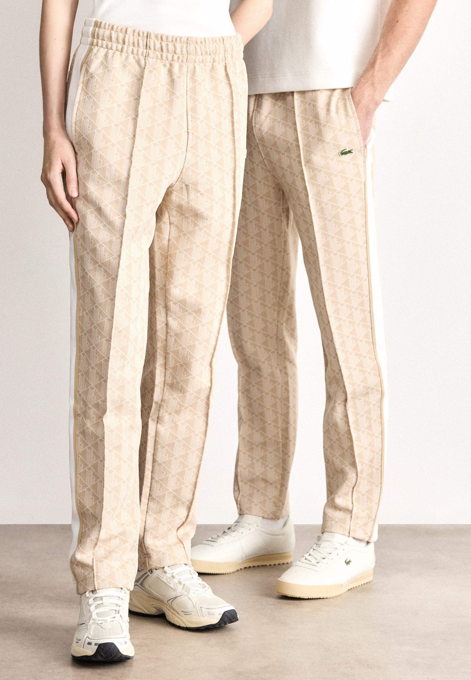 UNISEX - Tracksuit bottoms - lionne/flour