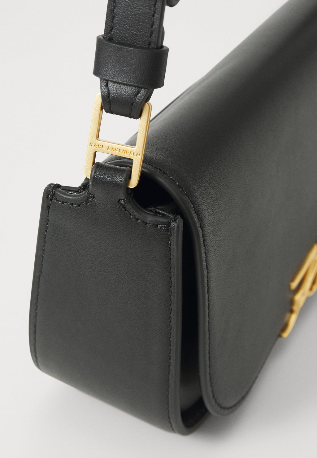 SIGNATURE CROSSBODY - Handbag - black/vibration gold