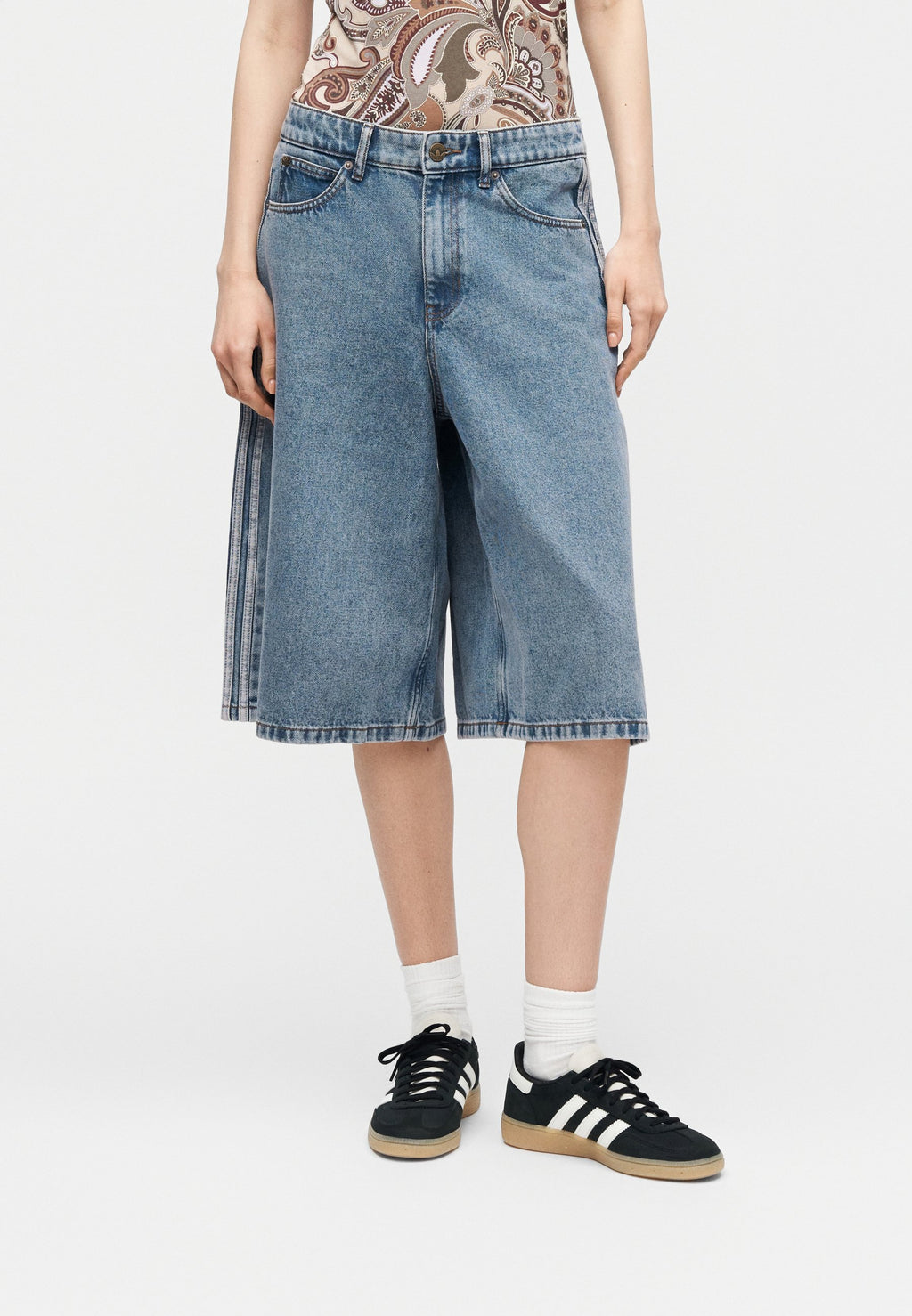 JORTS - Denim shorts - worn blue denim