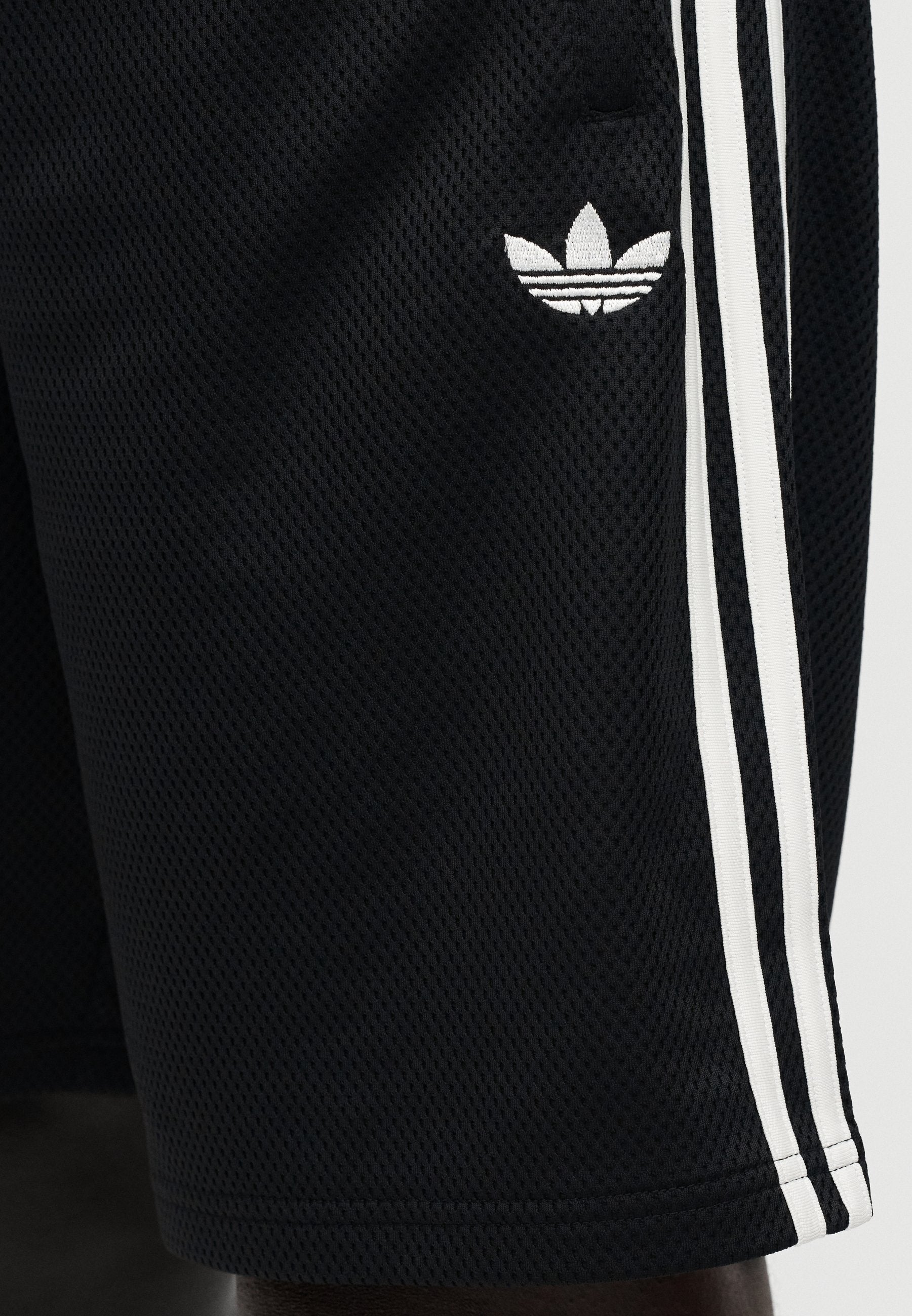 FIREBIRD  - Shorts - black/white