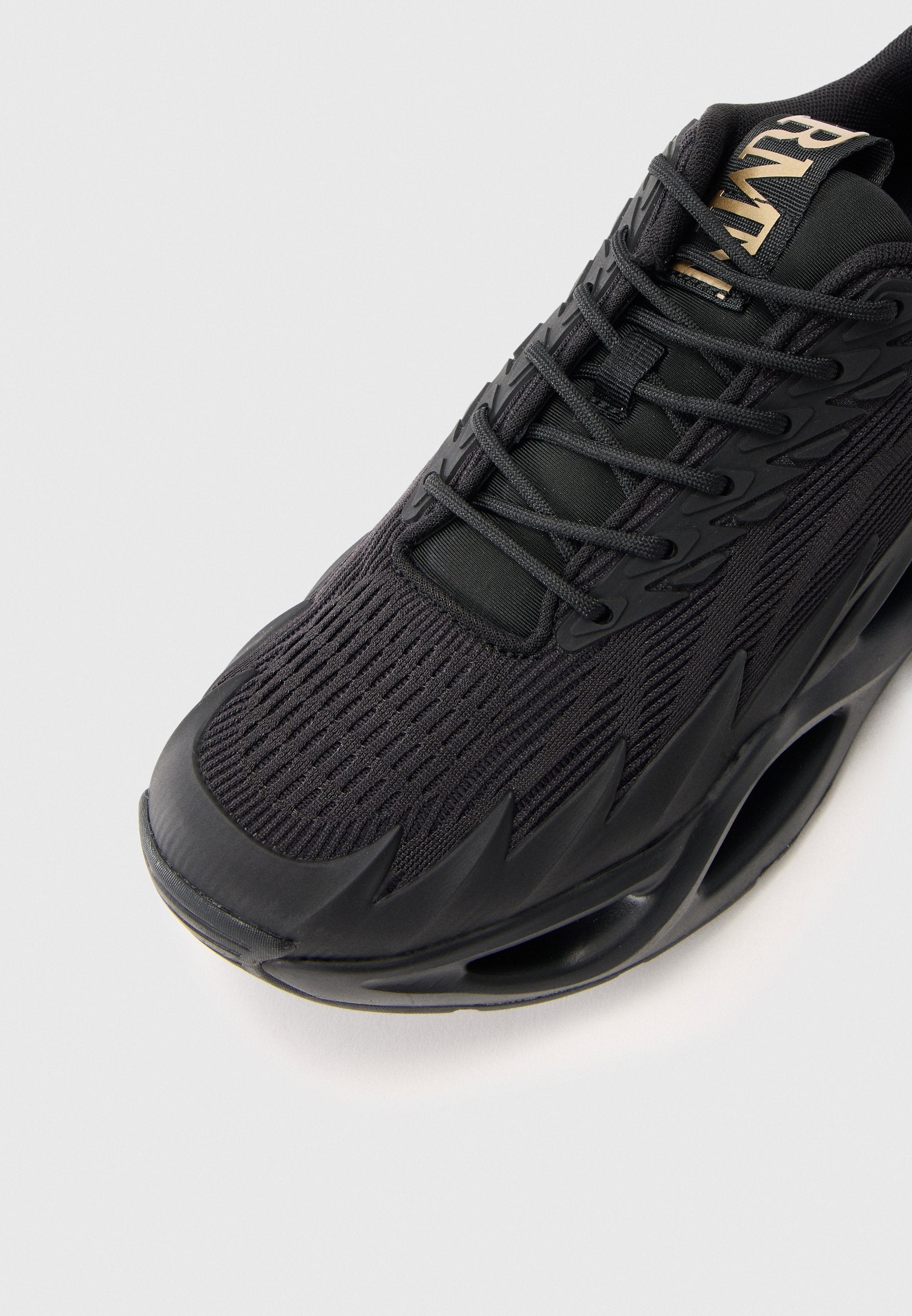 INFINITY UNISEX - Trainers - triple blac/gold-coloured