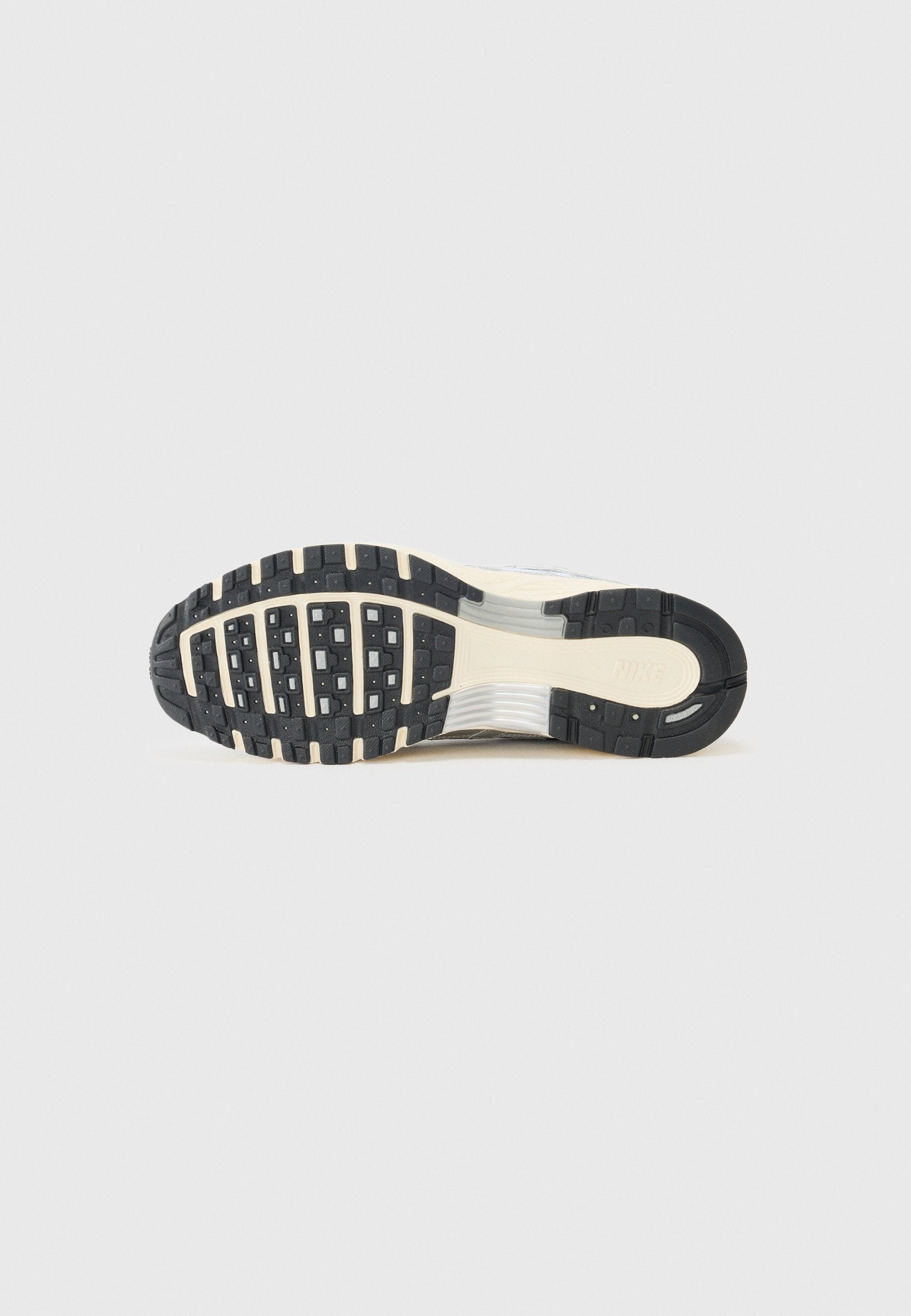 P 6000 UNISEX - Trainers - silver-coloured/metallic grey/black