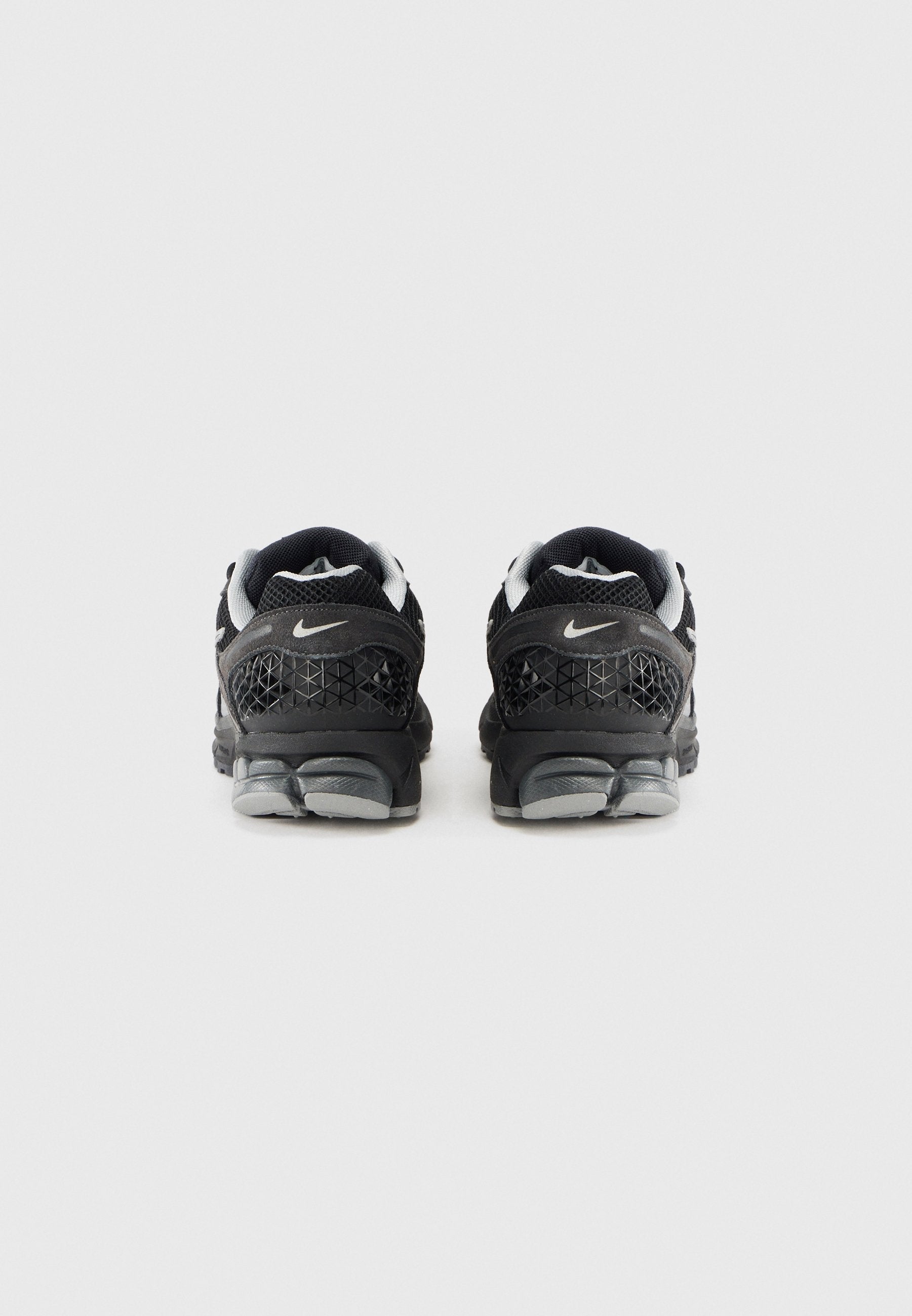 ZOOM VOMERO - Trainers - anthracite/black/chrome/silver-coloured