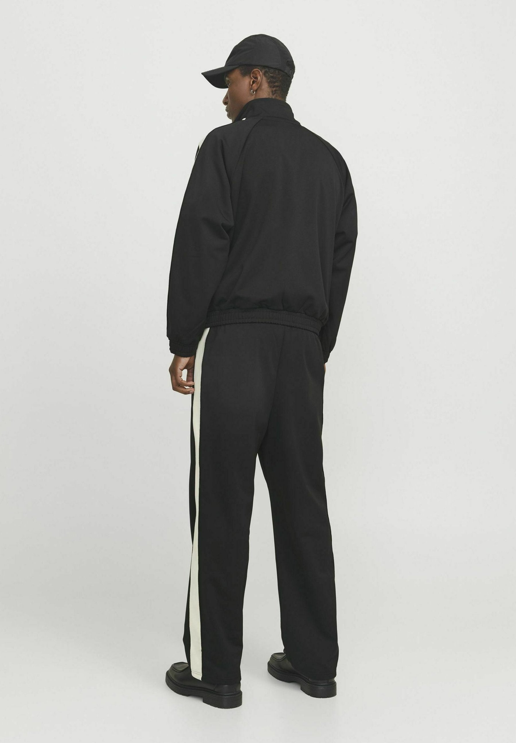 Joggers Loose Fit - Tracksuit bottoms - black