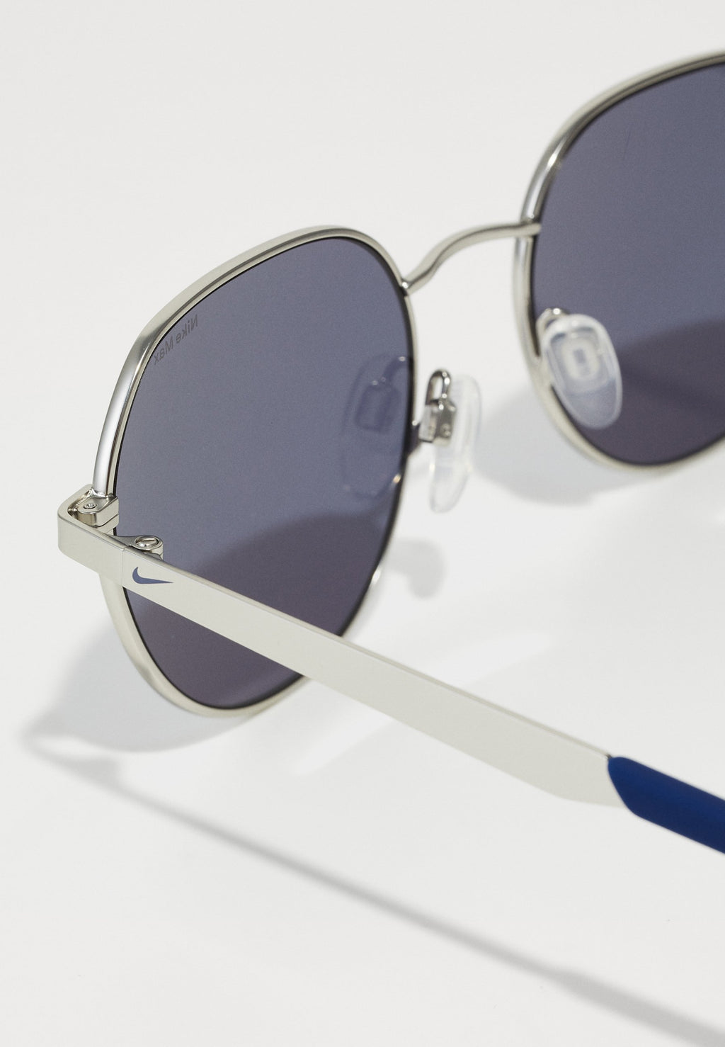 TRAVELER TREND UNISEX - Sunglasses - satin silver-coloured/blue