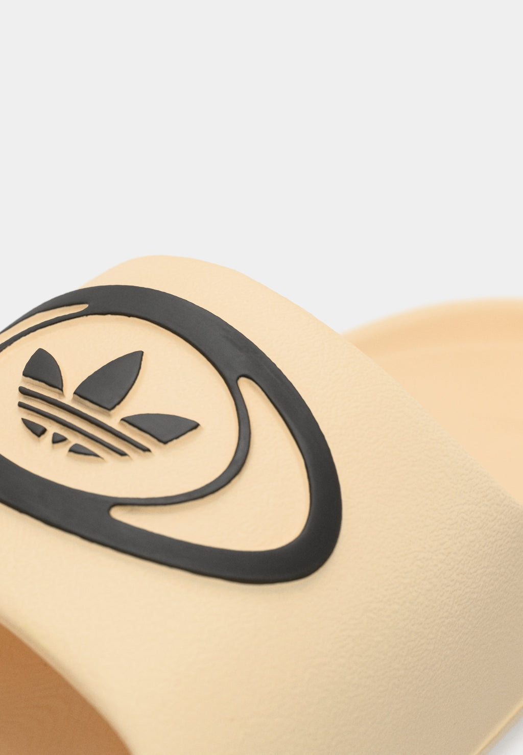 ADILETTE 00S UNISEX - Mules - sand strata/core black