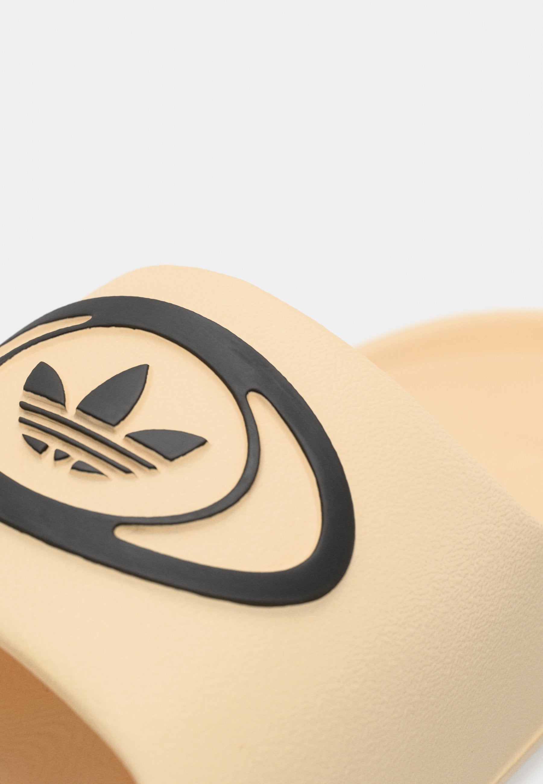 ADILETTE 00S UNISEX - Mules - sand strata/core black