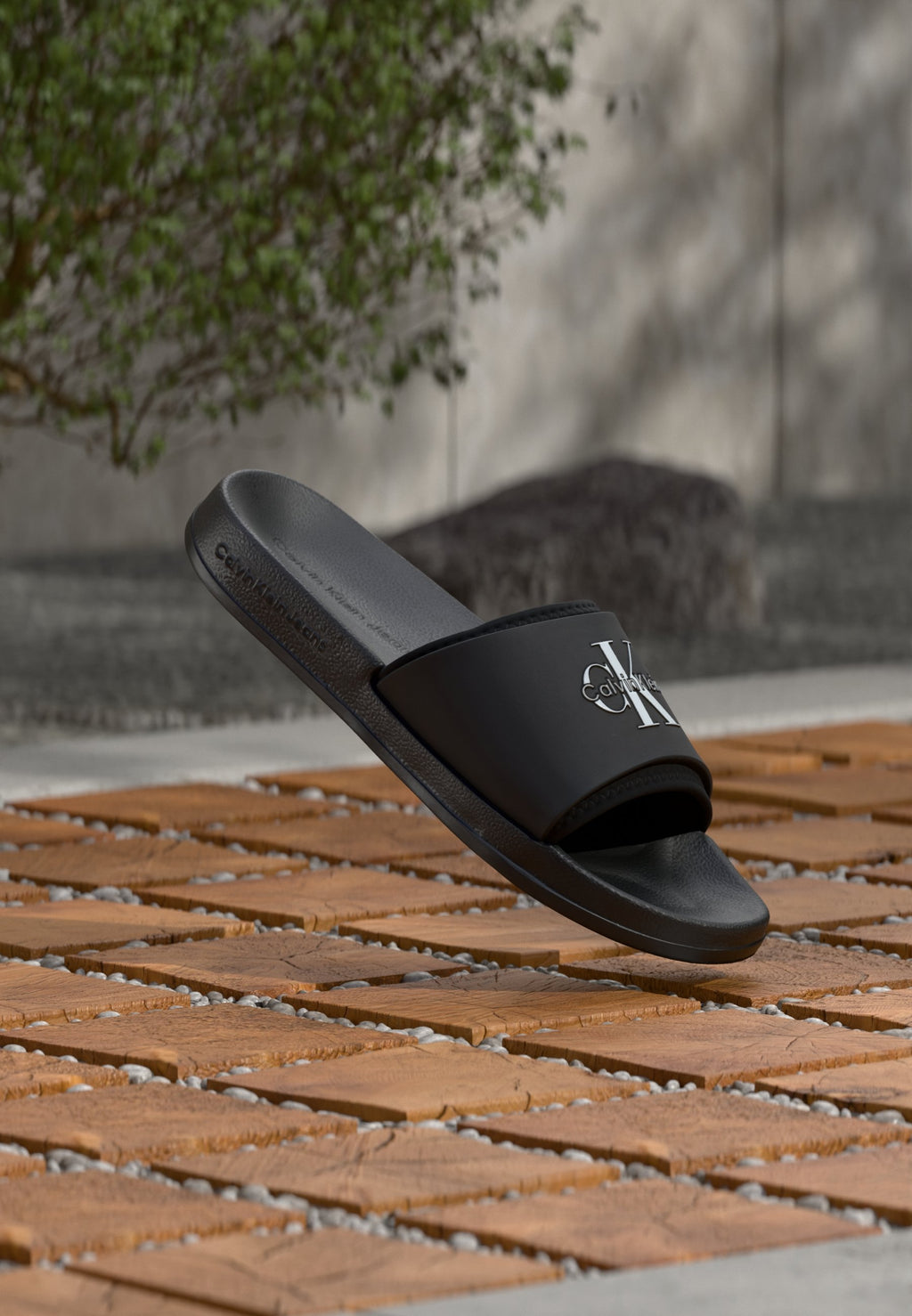 ESS SLIDE - Mules - black/bright white