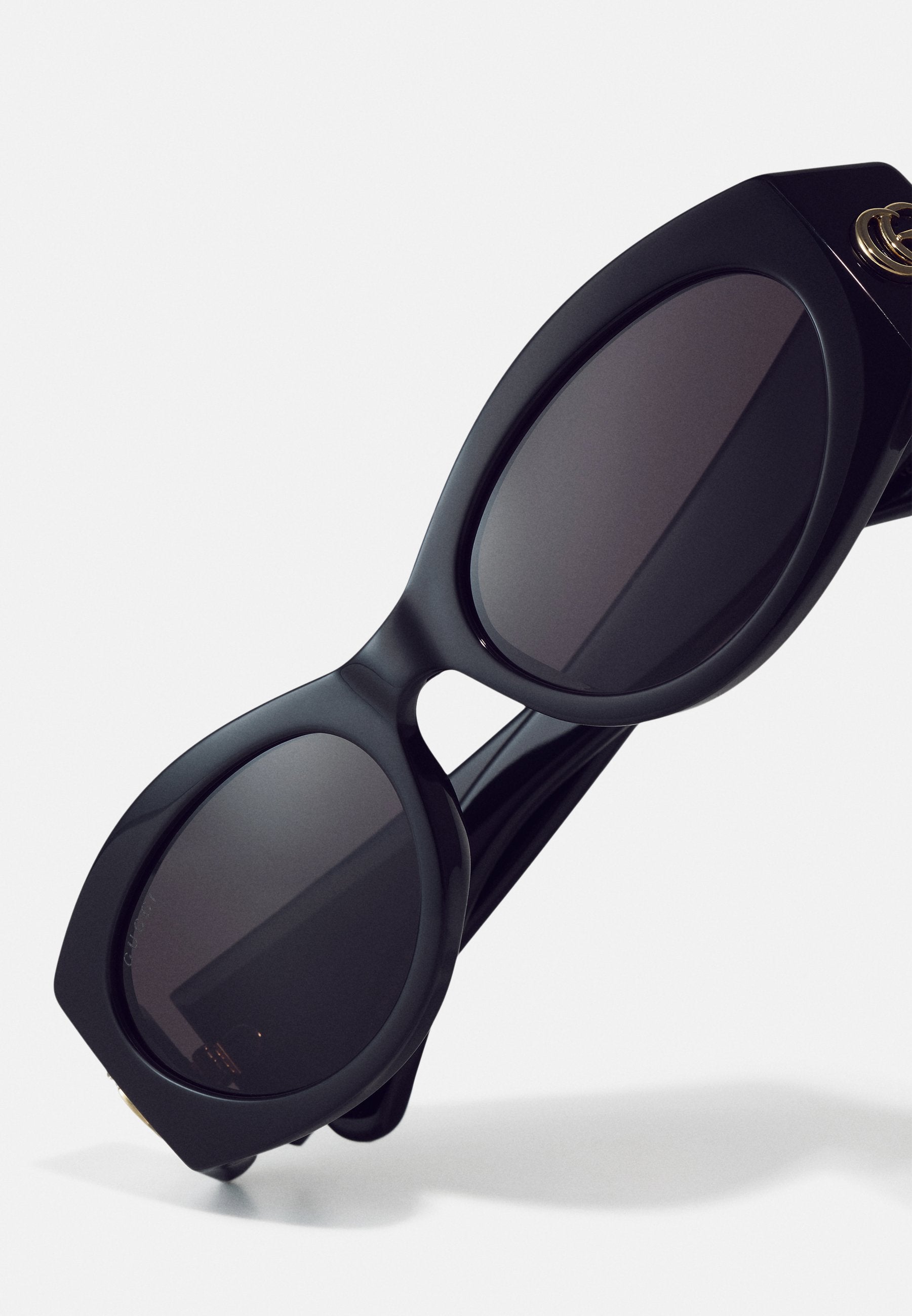 Sunglasses - black