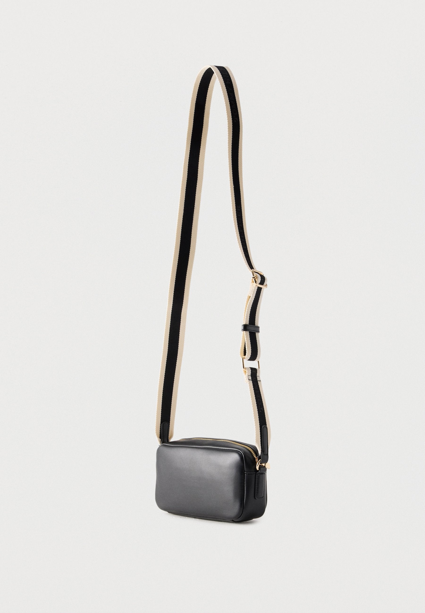 TH ESSENTIAL CAMERA BAG - Cross body bag - black