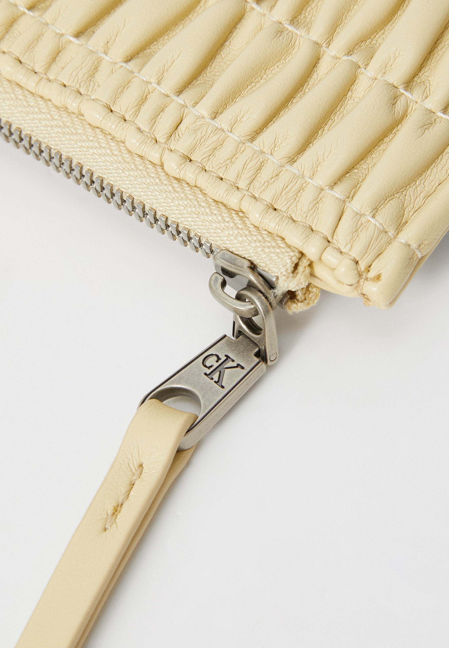 RUCHED MED ZIP - Wallet - parsnip