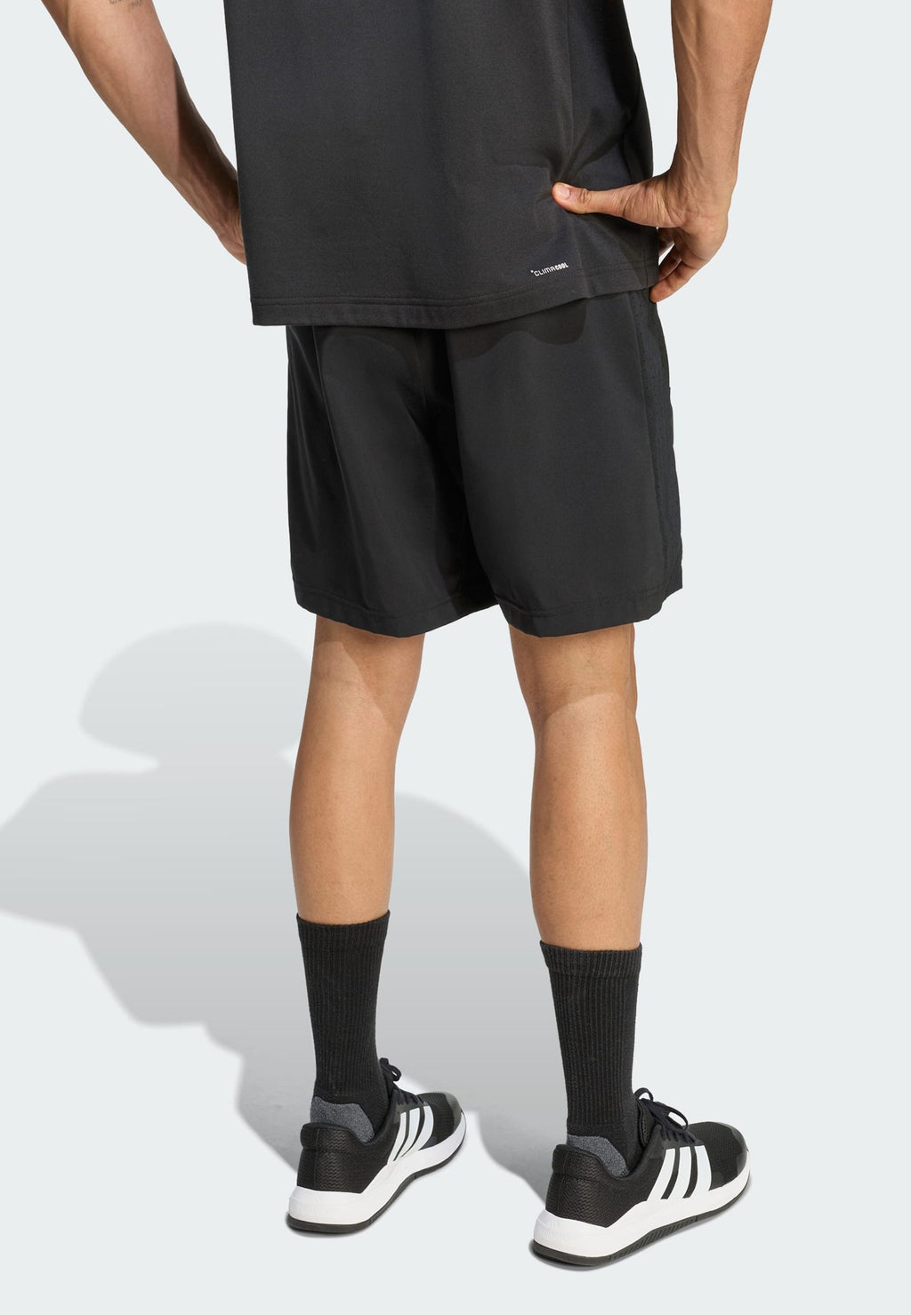 WORKOUT ESSENTIALS BASE WOVEN - Sports shorts - black