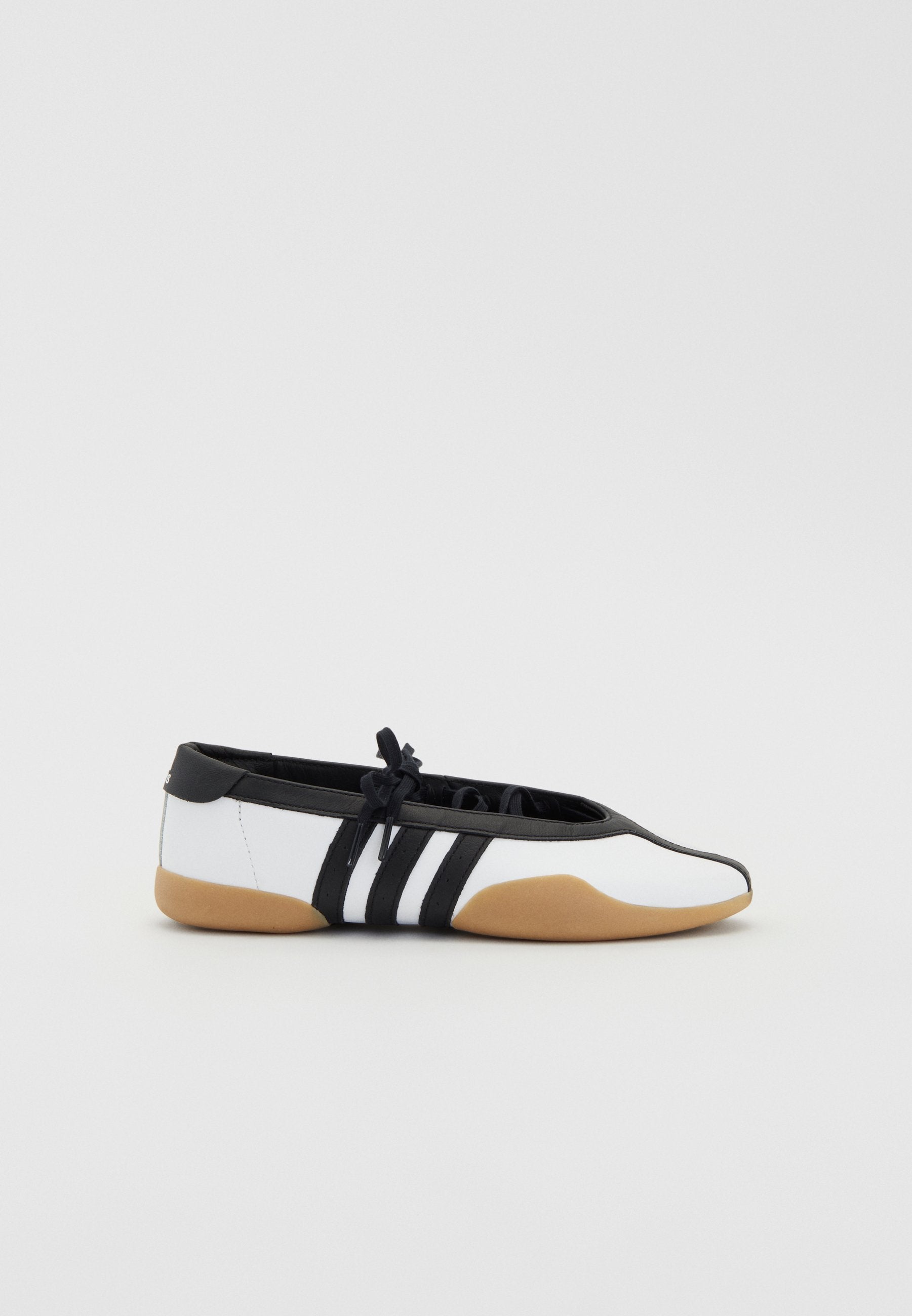 TAEKWONDO MEI BALLERINA - Ankle strap ballet pumps - cloud white/core black/gum