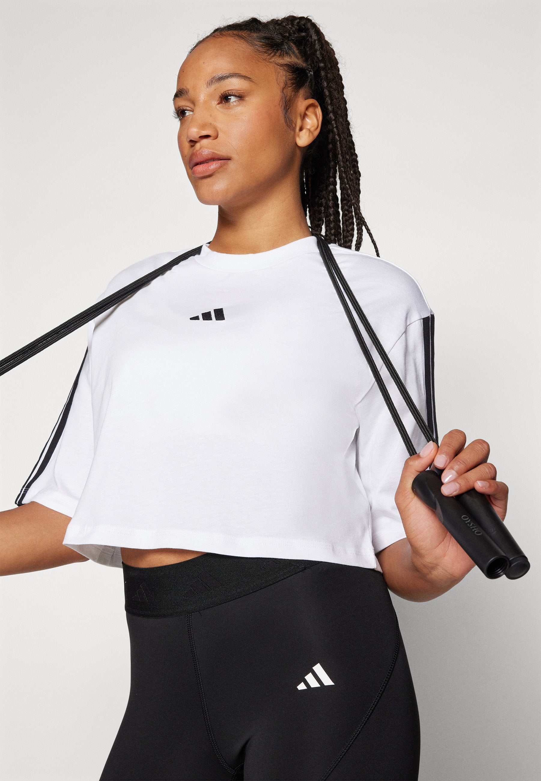 ESSENTIALS 3 STRIPES LOOSE - T-shirt imprimé - blanc/noir