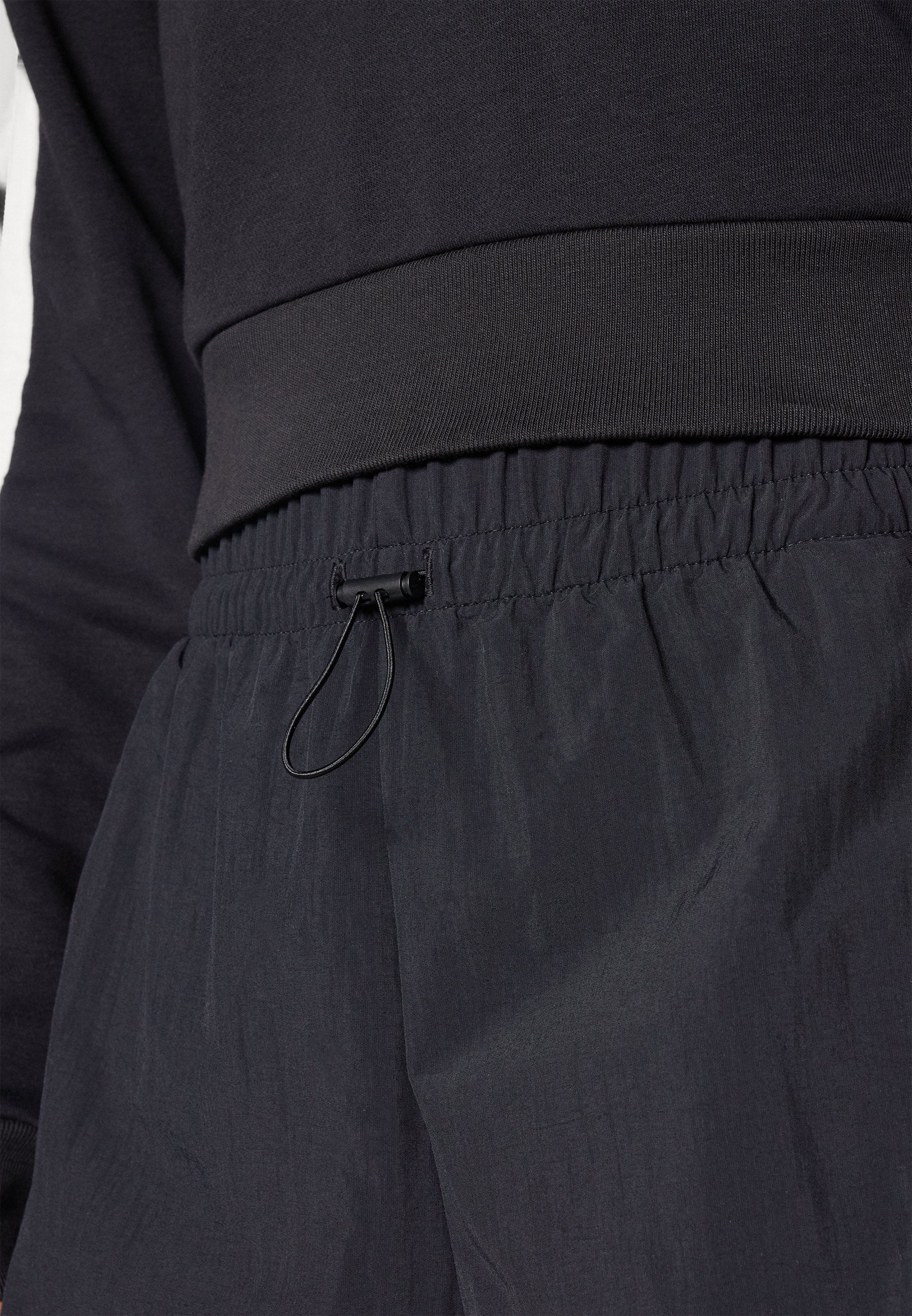 ESSENTIALS 3 STRIPES LIFESTYLE SHORTS - Sports shorts - black/white