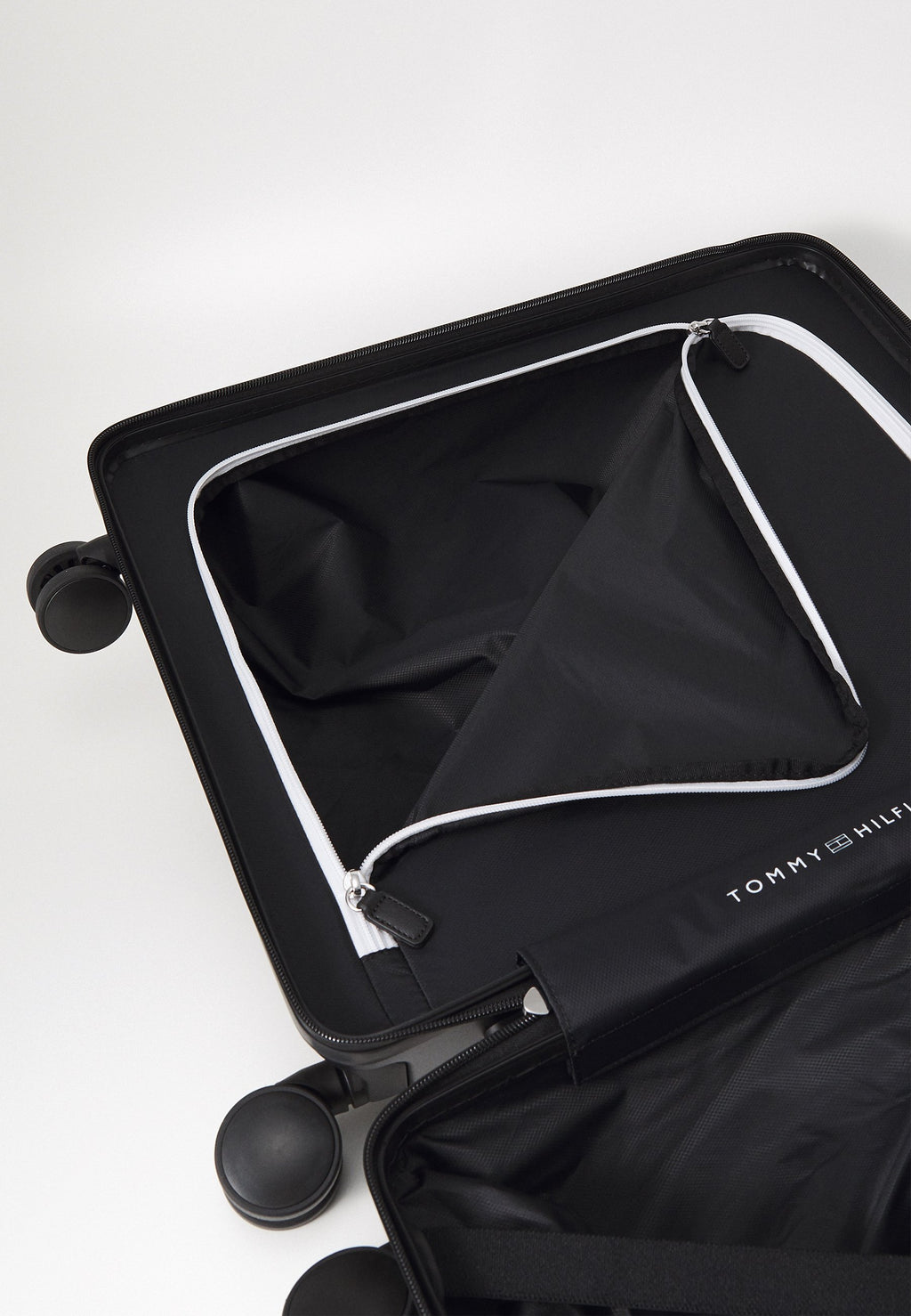 SIGNATURE CABIN SIZE SUITCASE - Wheeled suitcase - black