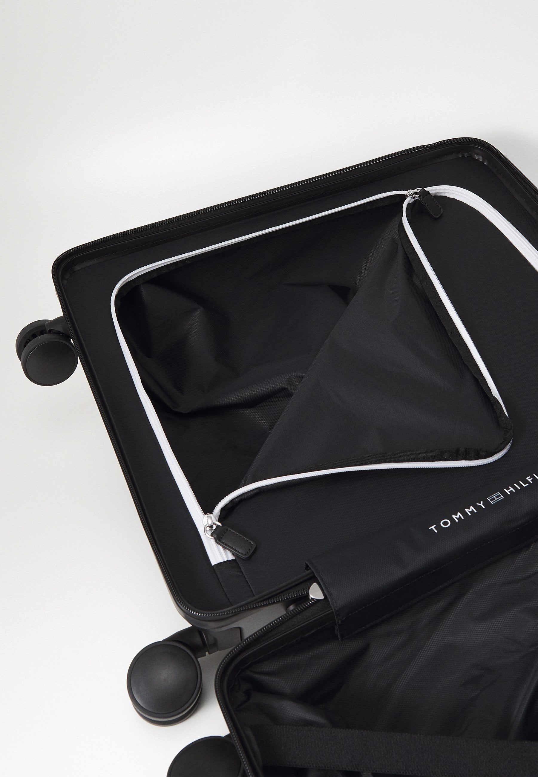 SIGNATURE CABIN SIZE SUITCASE - Wheeled suitcase - black
