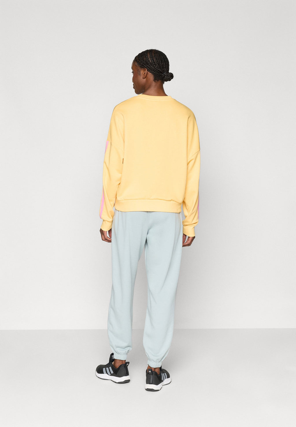 ESSENTIALS SMALL LOGO FRENCH TERRY CUFFED - Tracksuit bottoms - sage/white
