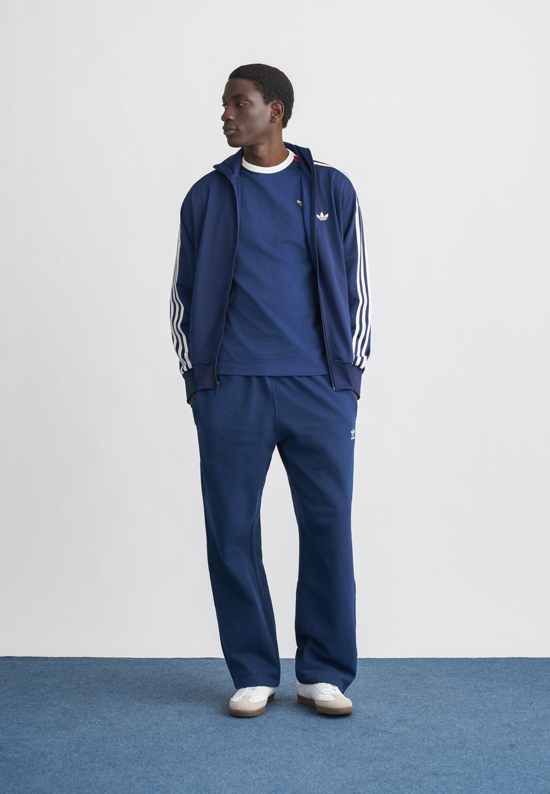 LOOSE UNISEX - Tracksuit bottoms - night indigo