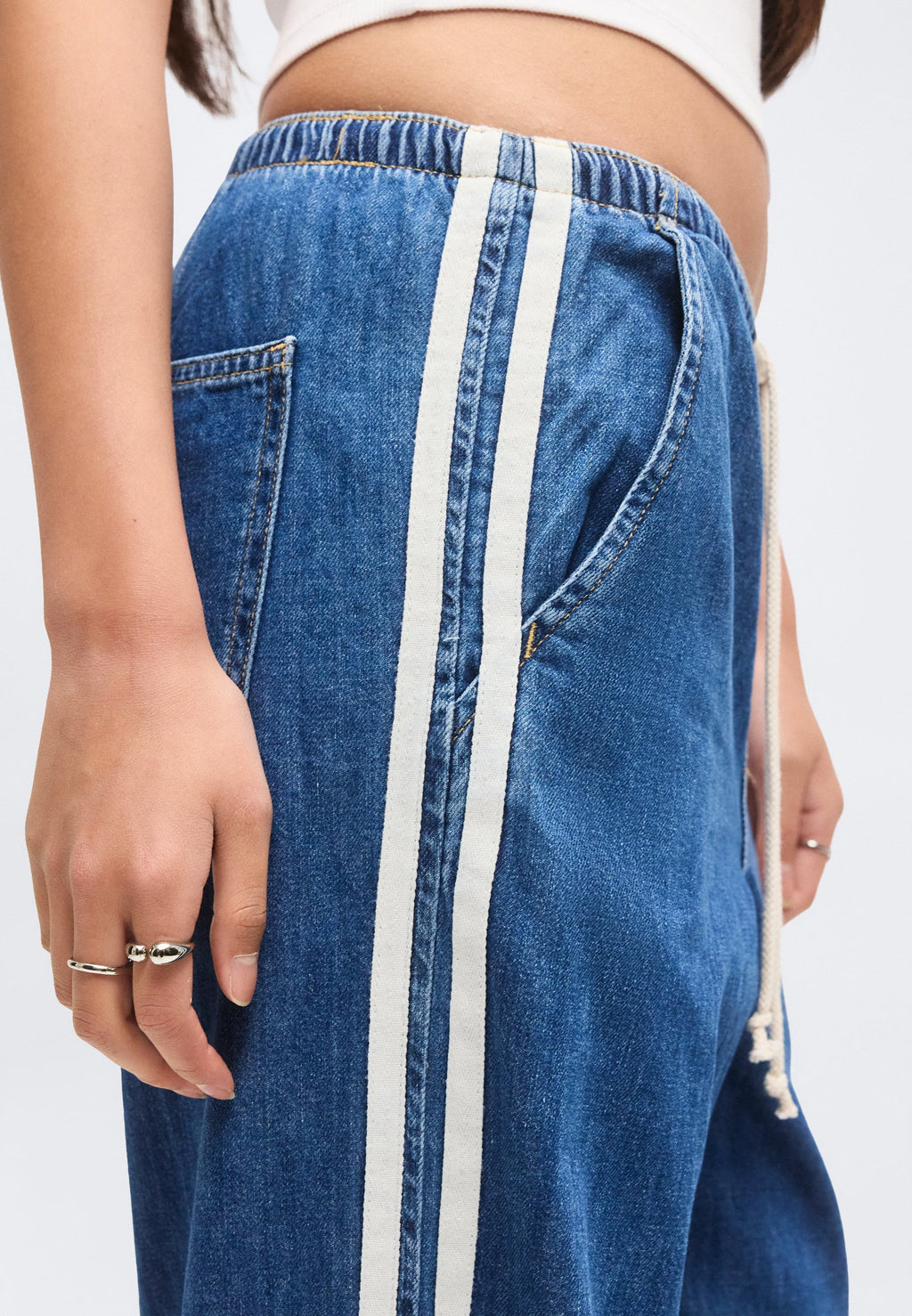 SUPERLIGHT SIDE STRIPE - Wide Leg - medium wash