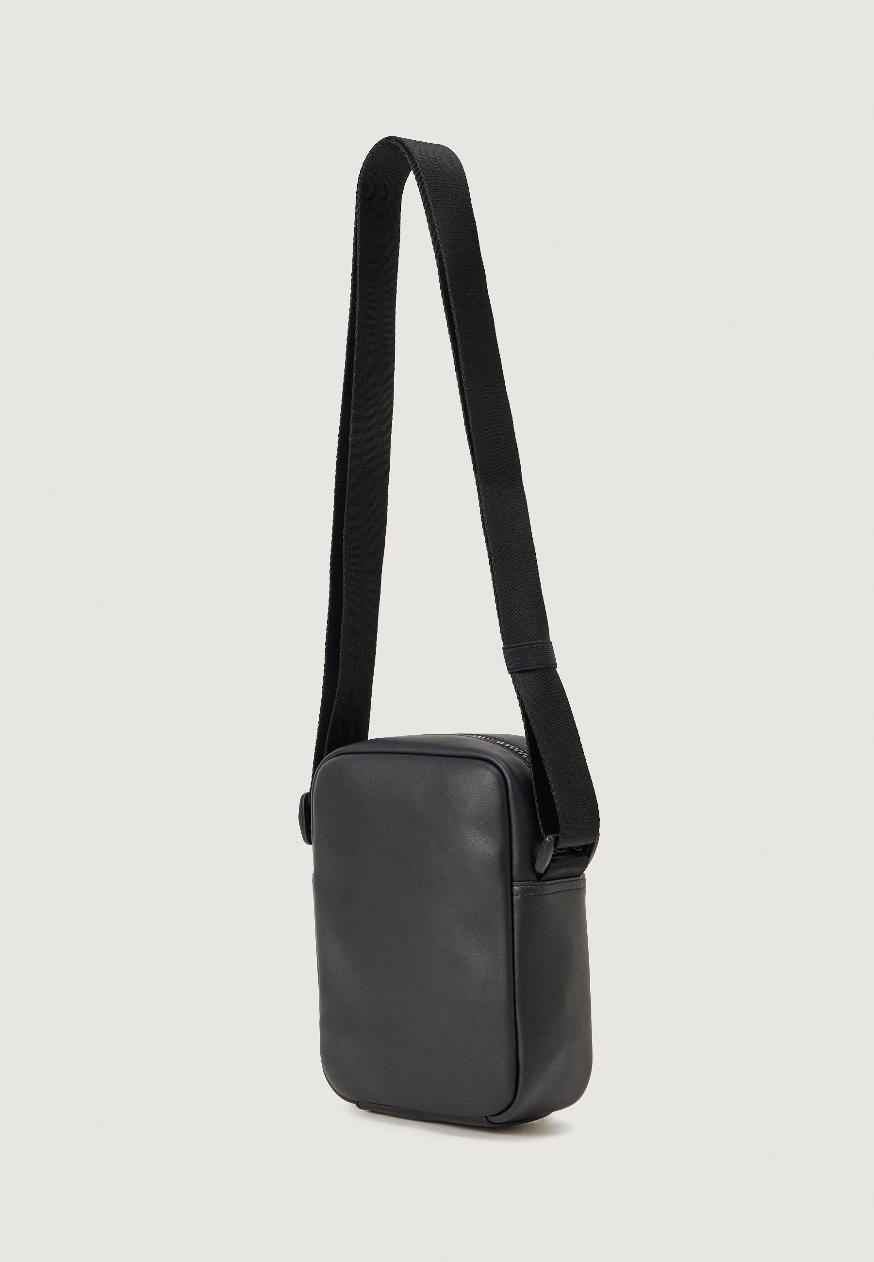 HILFIGER FLAG RIBBED CROSSBODY REPORTER BAG - Cross body bag - black