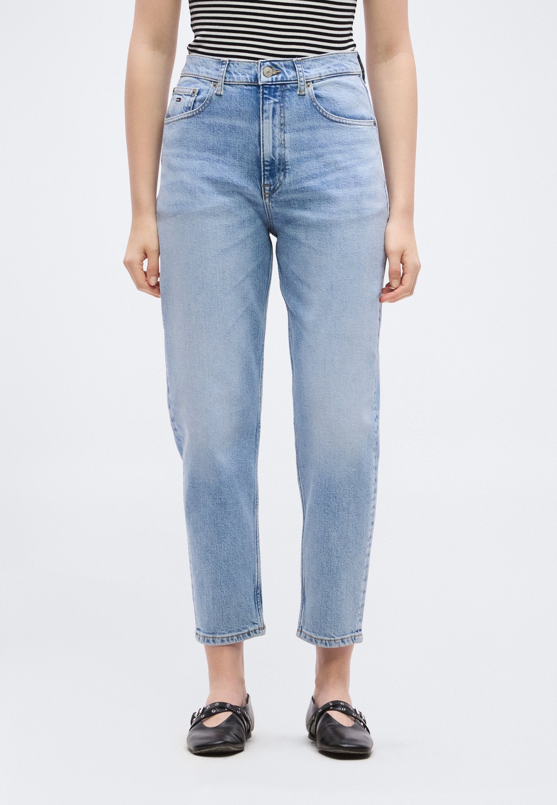 ULTRA HIGH RISE TAPERED LEG MOM JEANS - Mom Jeans - denim light