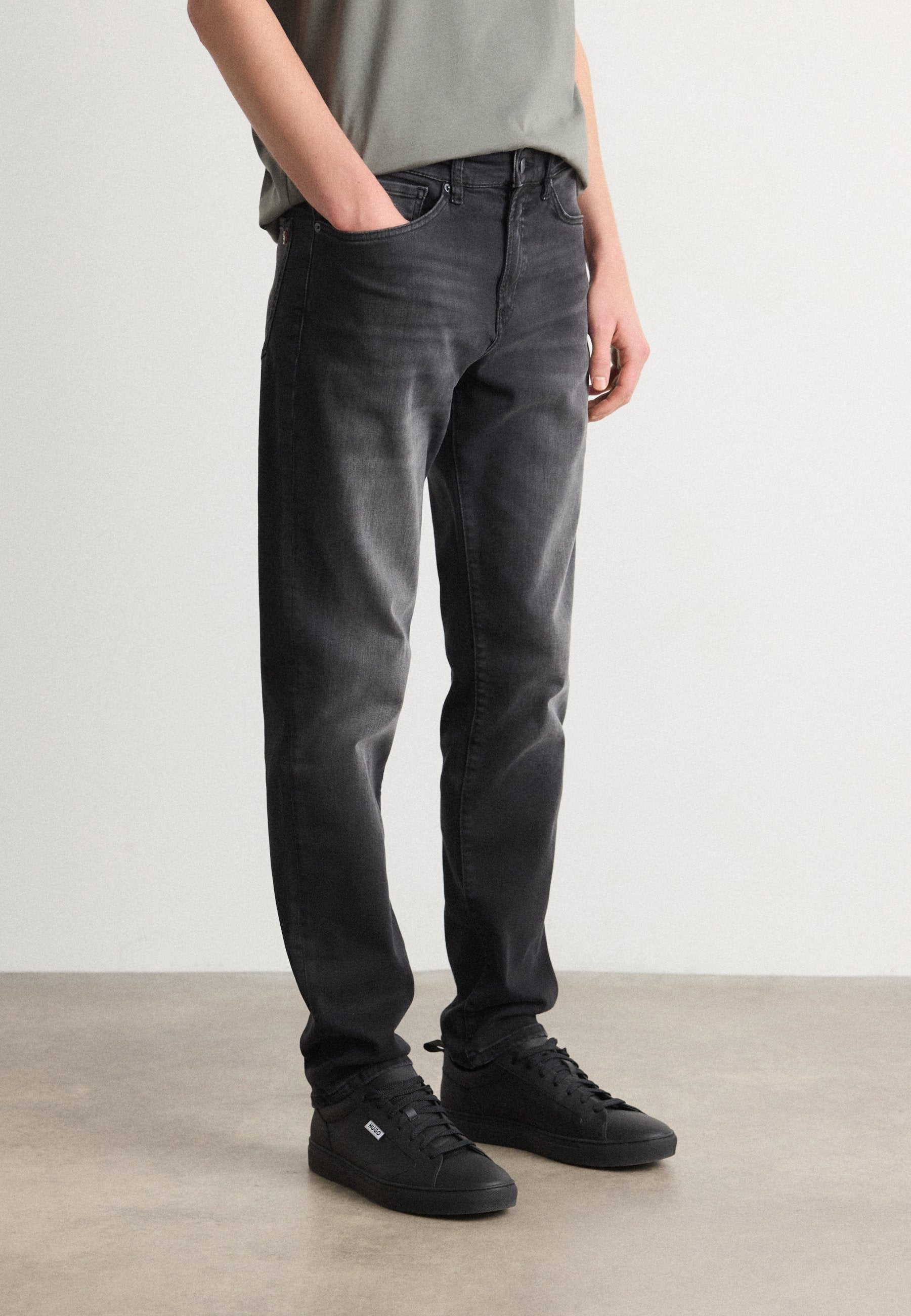 Straight leg jeans - black