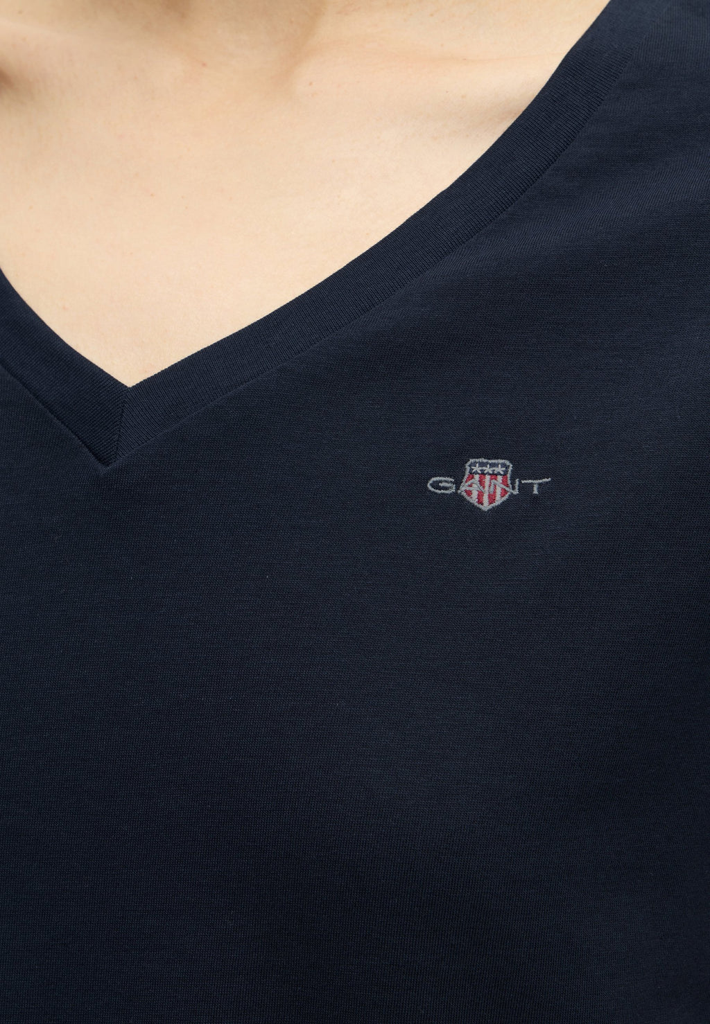 SHIELD V NECK - Basic T-shirt - evening blue