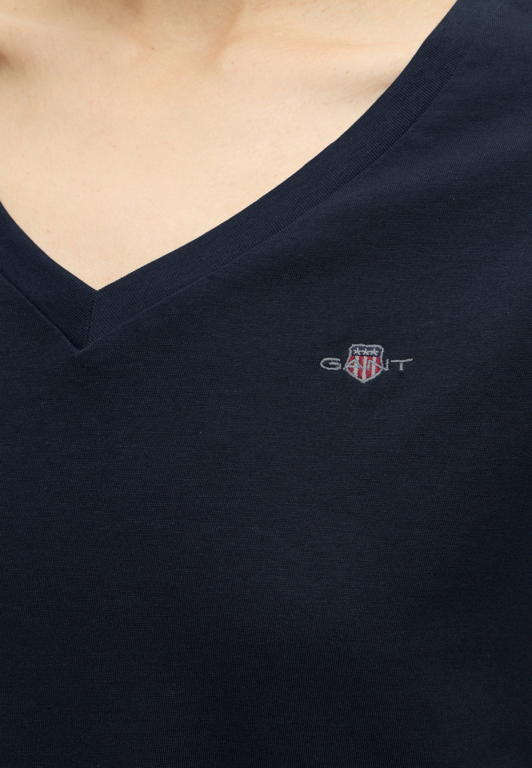 SHIELD V NECK - Basic T-shirt - evening blue