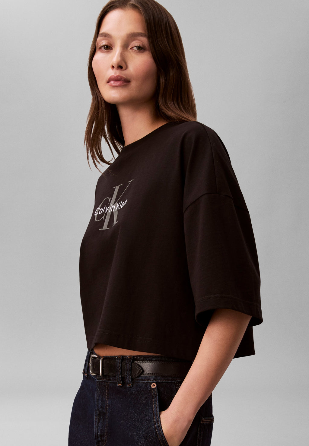 TEE-SHIRT CROP COUPE LARGE MONOLOGO - T-shirt imprimé - black