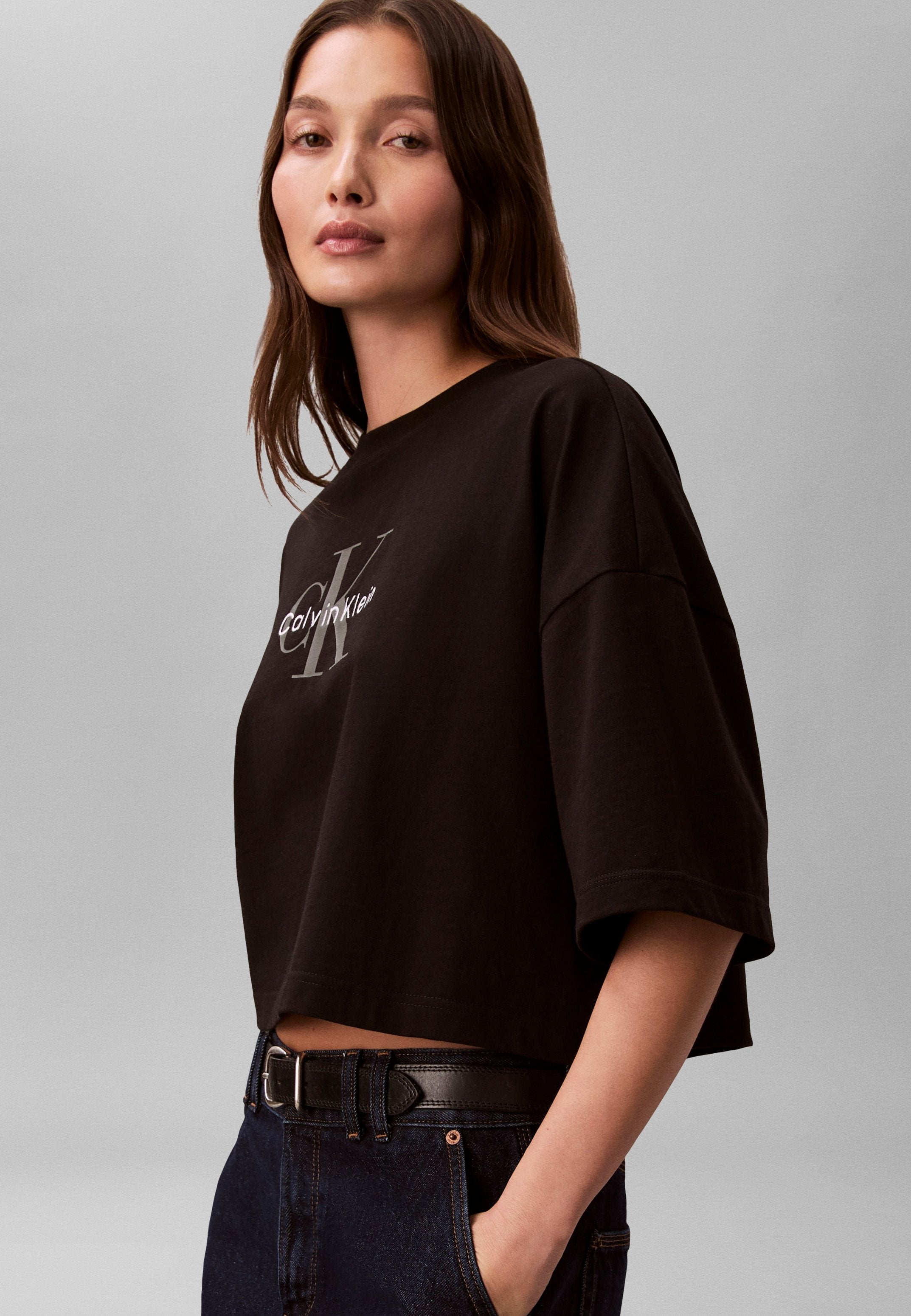 TEE-SHIRT CROP COUPE LARGE MONOLOGO - T-shirt imprimé - black