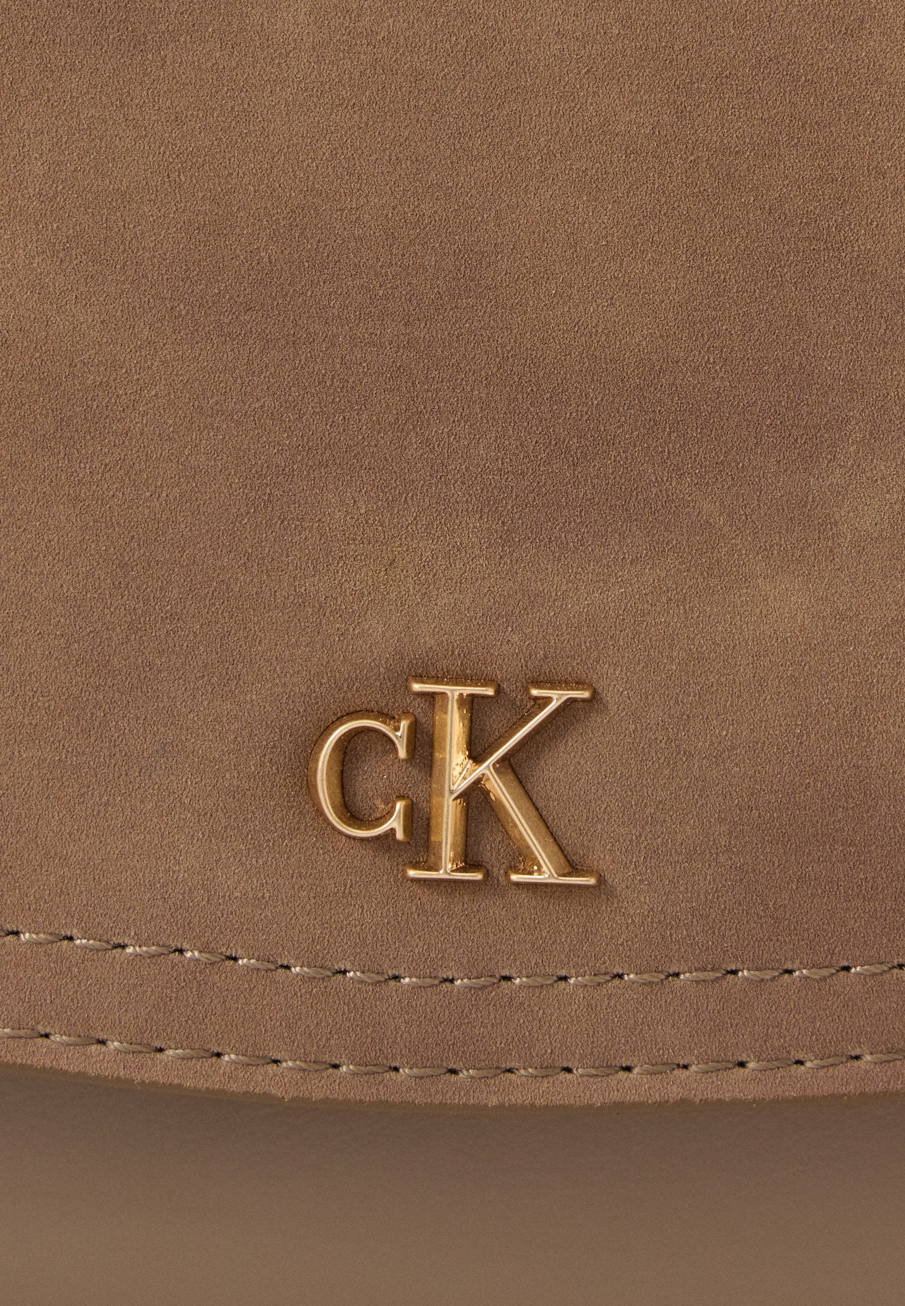 BRUSHED FLAP CAMERA BAG - Cross body bag - desert taupe