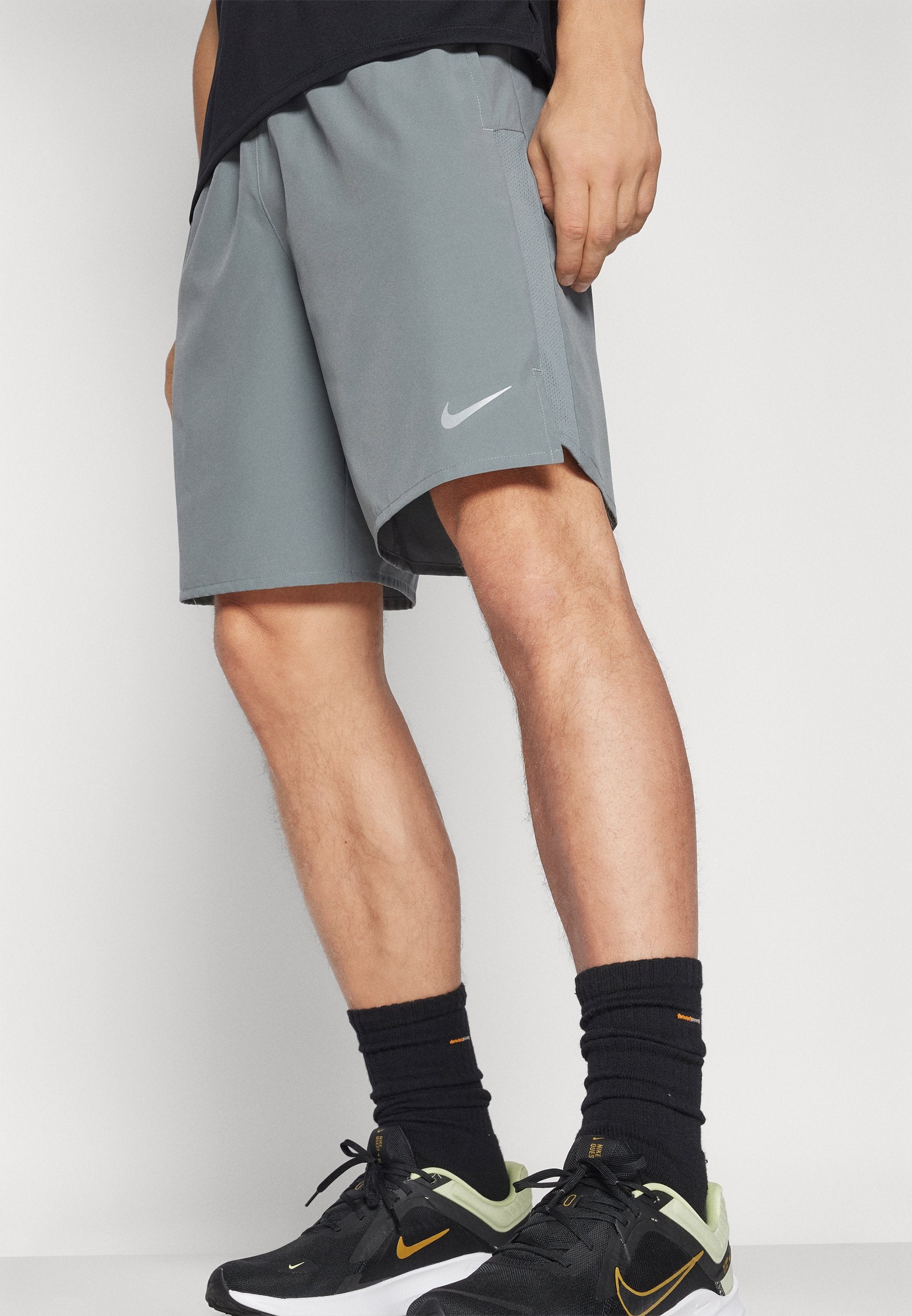 CHALLENGER SHORT - Sports shorts - smoke grey/black/reflective silver