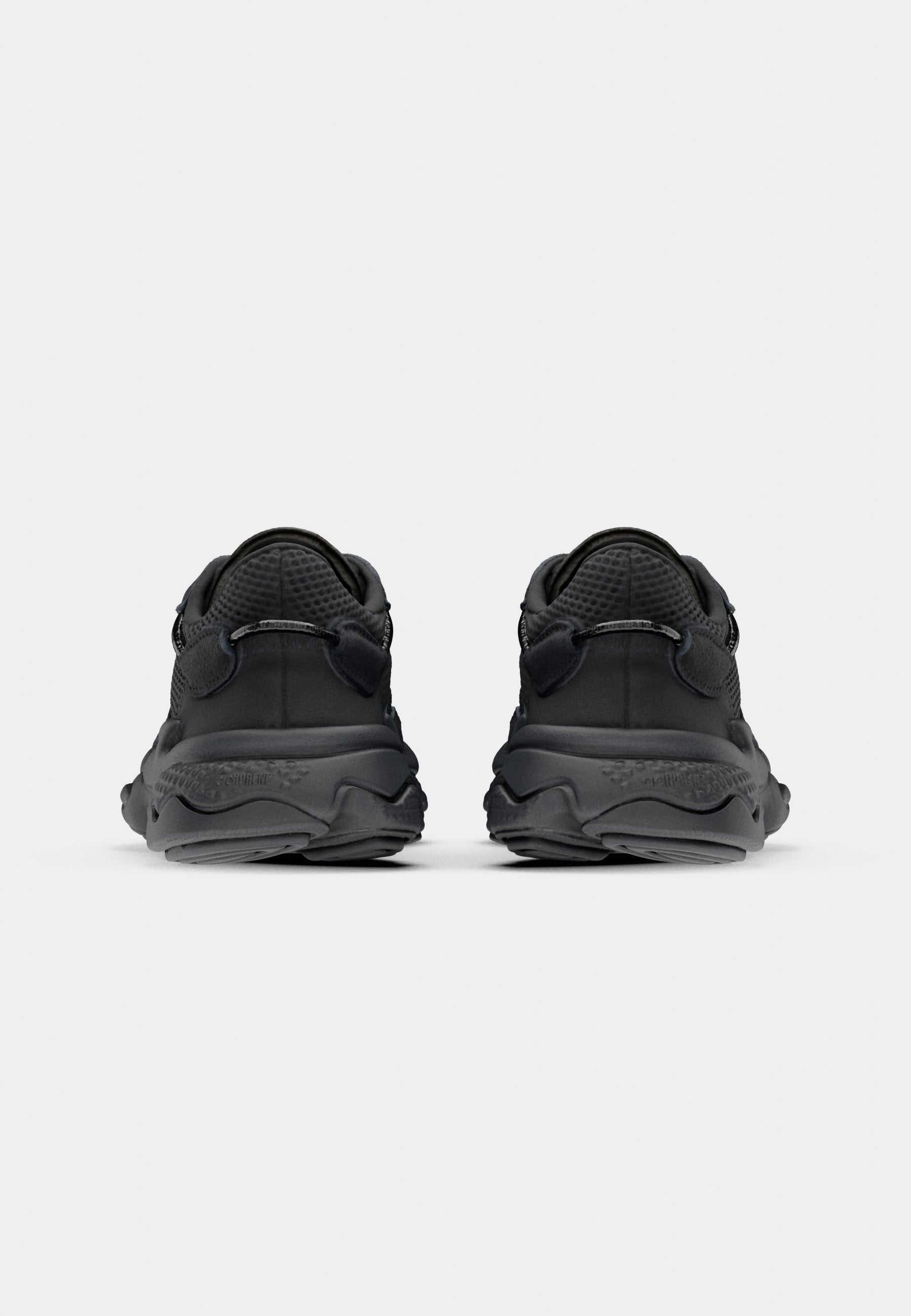 OZWEEGO UNISEX - أحذية رياضية - أسود أساسي/رمادي خمسة
