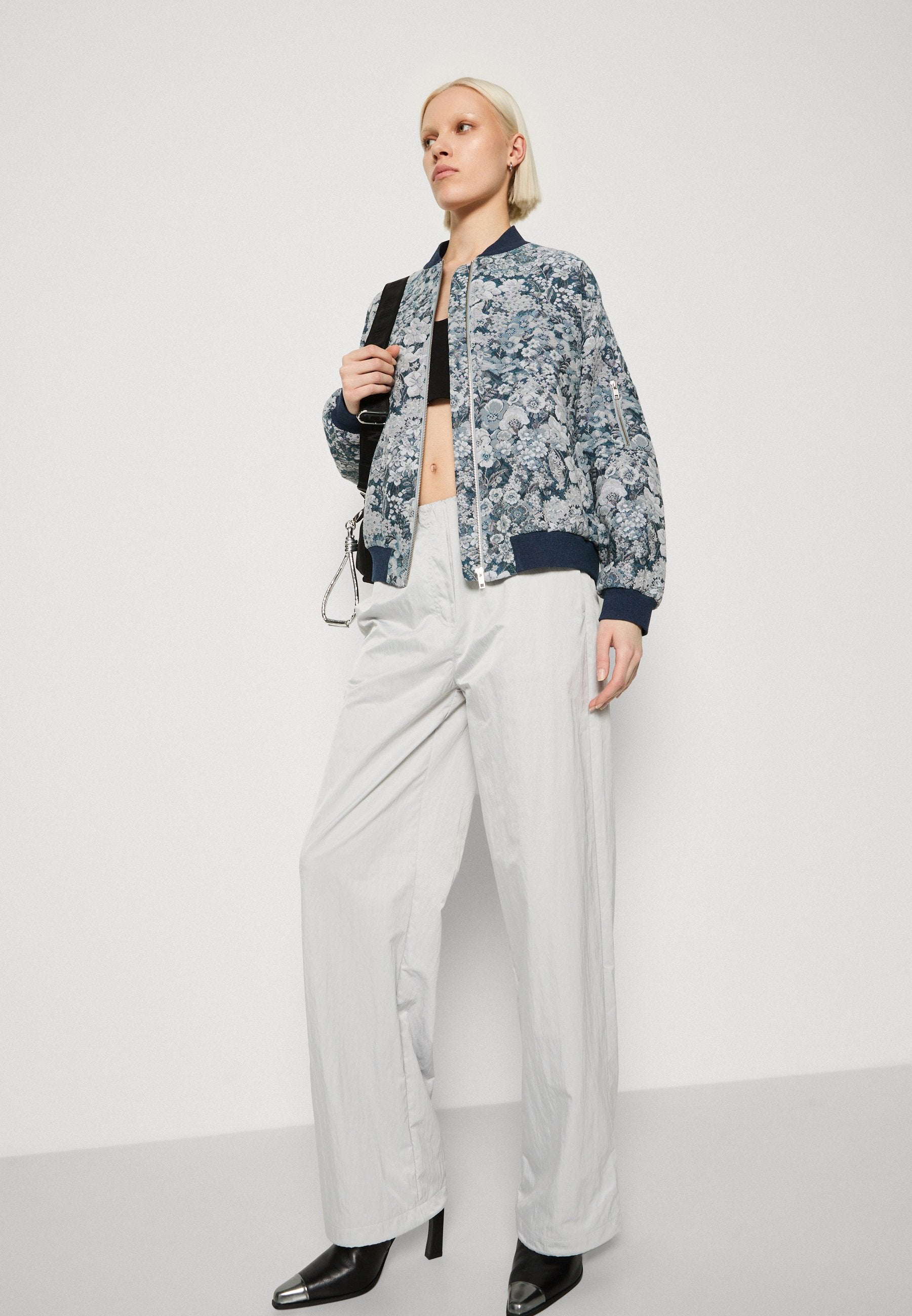 CRINKLE PARACHUTE - Trousers - lunar rock